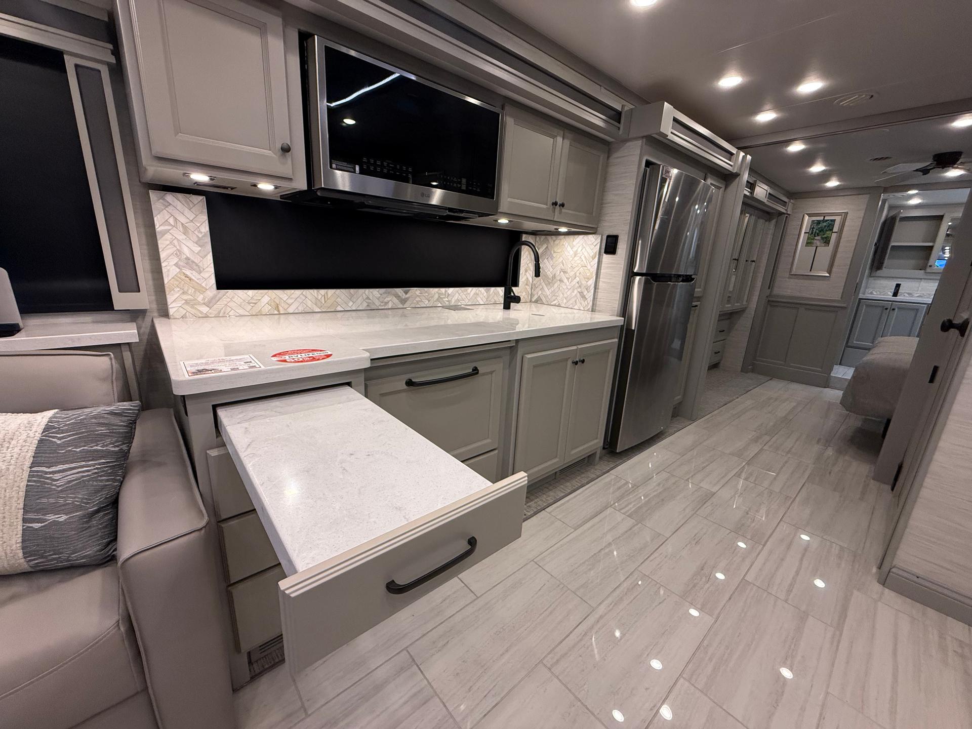 2026 Tiffin Motorhomes 2026 Tiffin Motorhomes Allegro Red - thumbnail 31