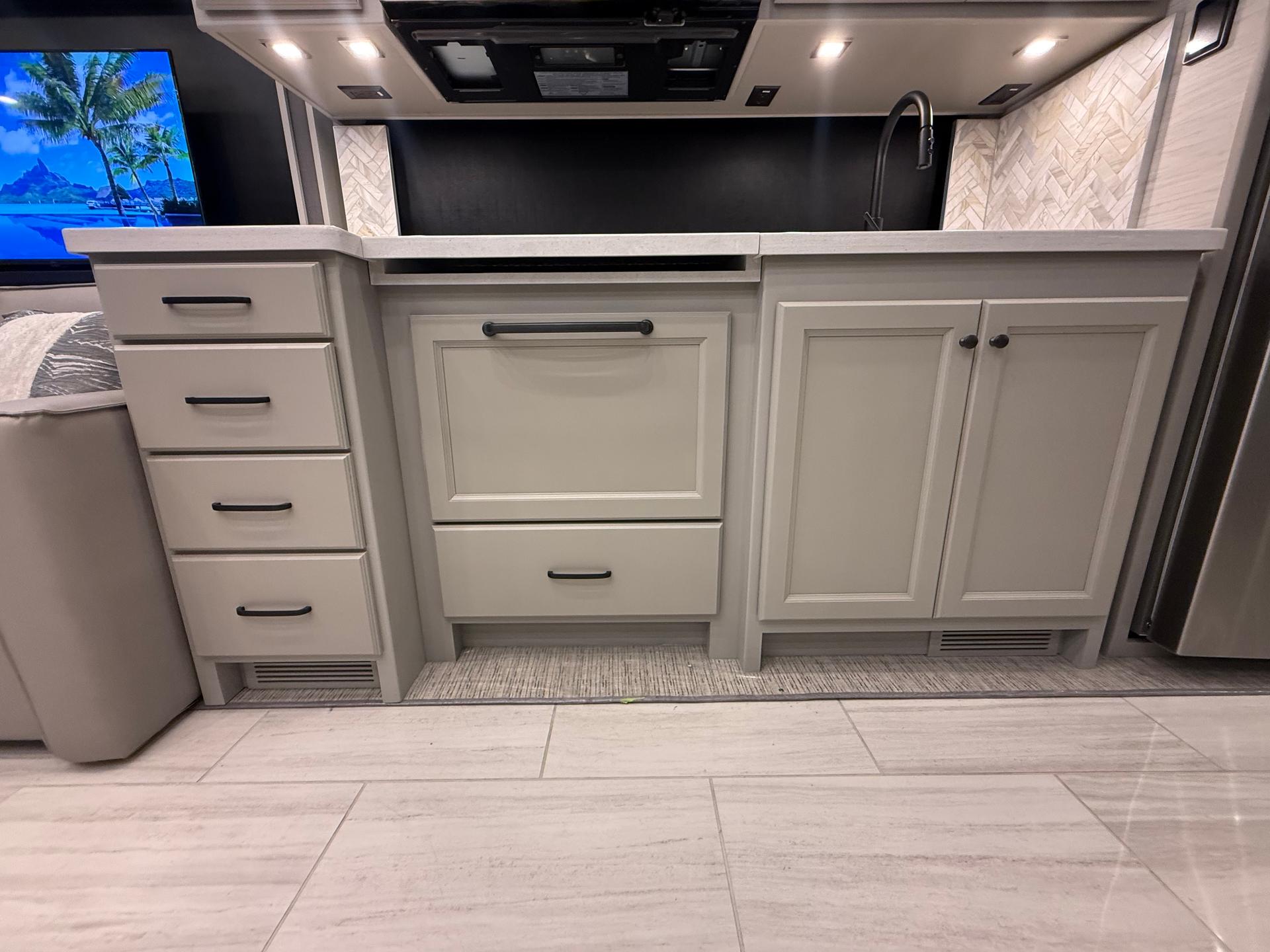 2026 Tiffin Motorhomes 2026 Tiffin Motorhomes Allegro Red - thumbnail 32
