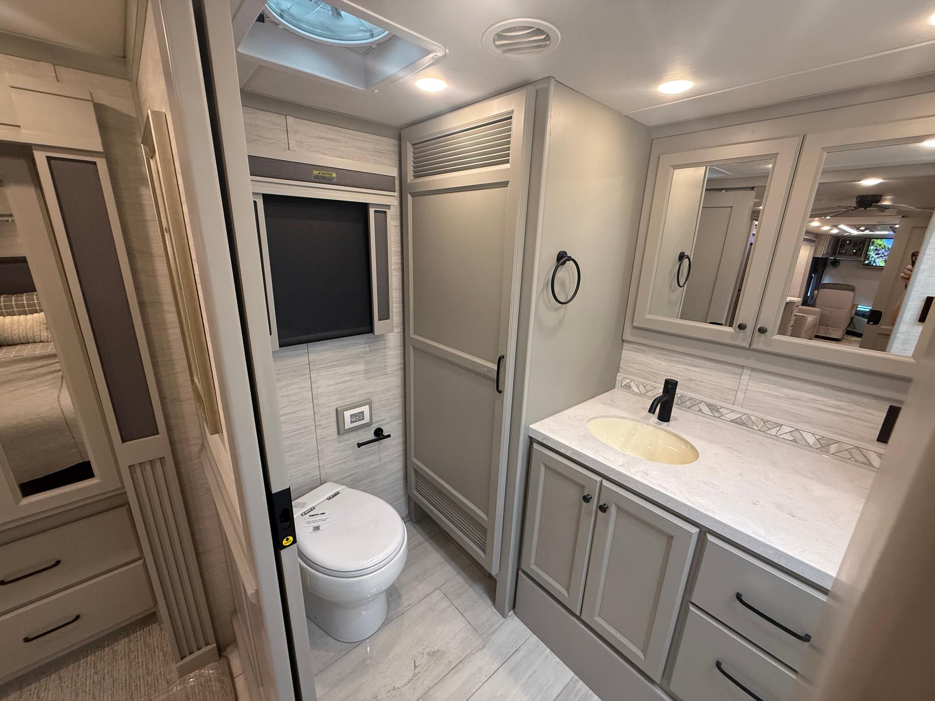 2026 Tiffin Motorhomes 2026 Tiffin Motorhomes Allegro Red - thumbnail 61