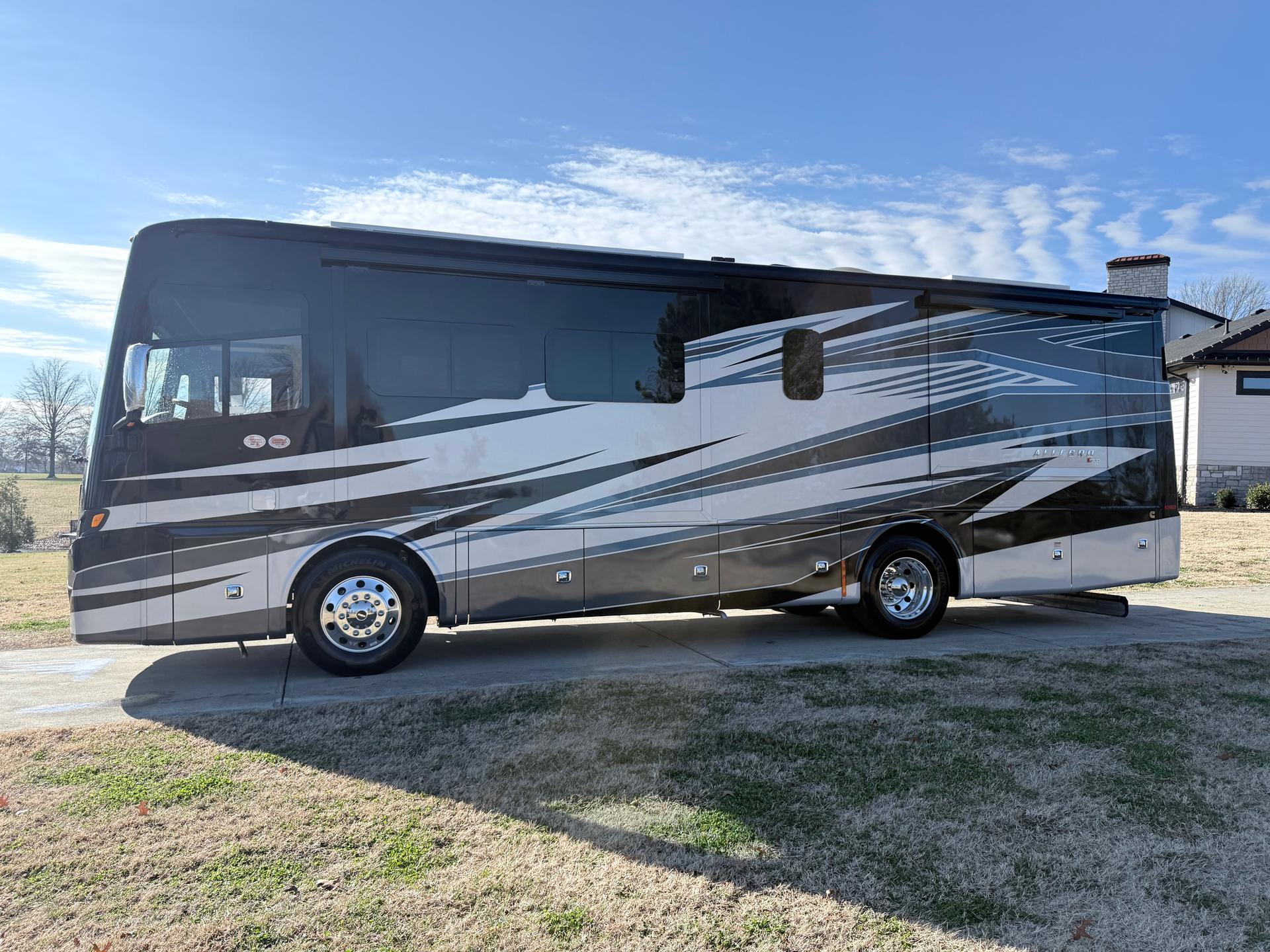 2026 Tiffin Motorhomes 2026 Tiffin Motorhomes Allegro Red - thumbnail 9