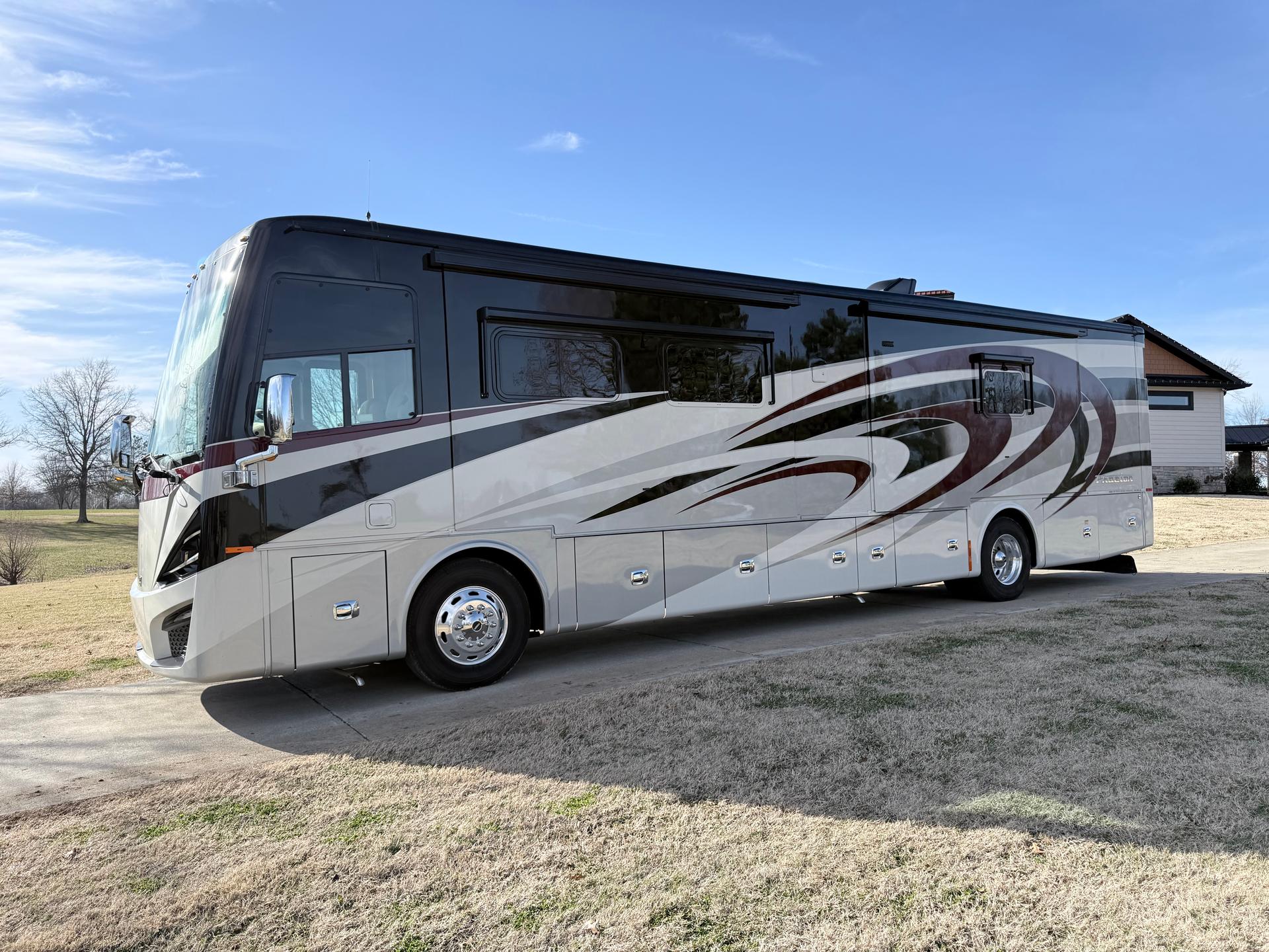 2020 Tiffin Motorhomes 2020 Tiffin Motorhomes Phaeton - thumbnail 6