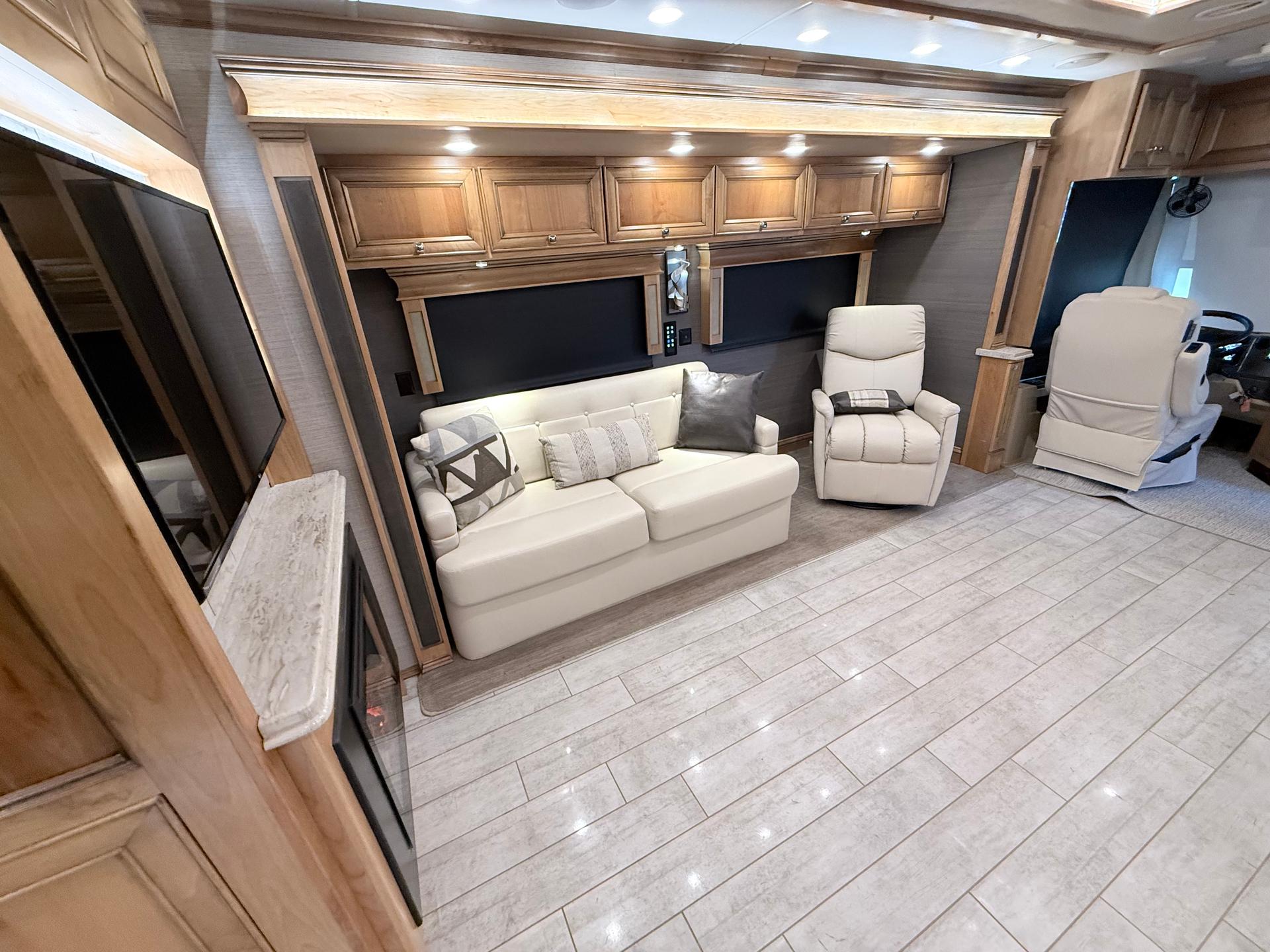 2020 Tiffin Motorhomes 2020 Tiffin Motorhomes Phaeton - thumbnail 13