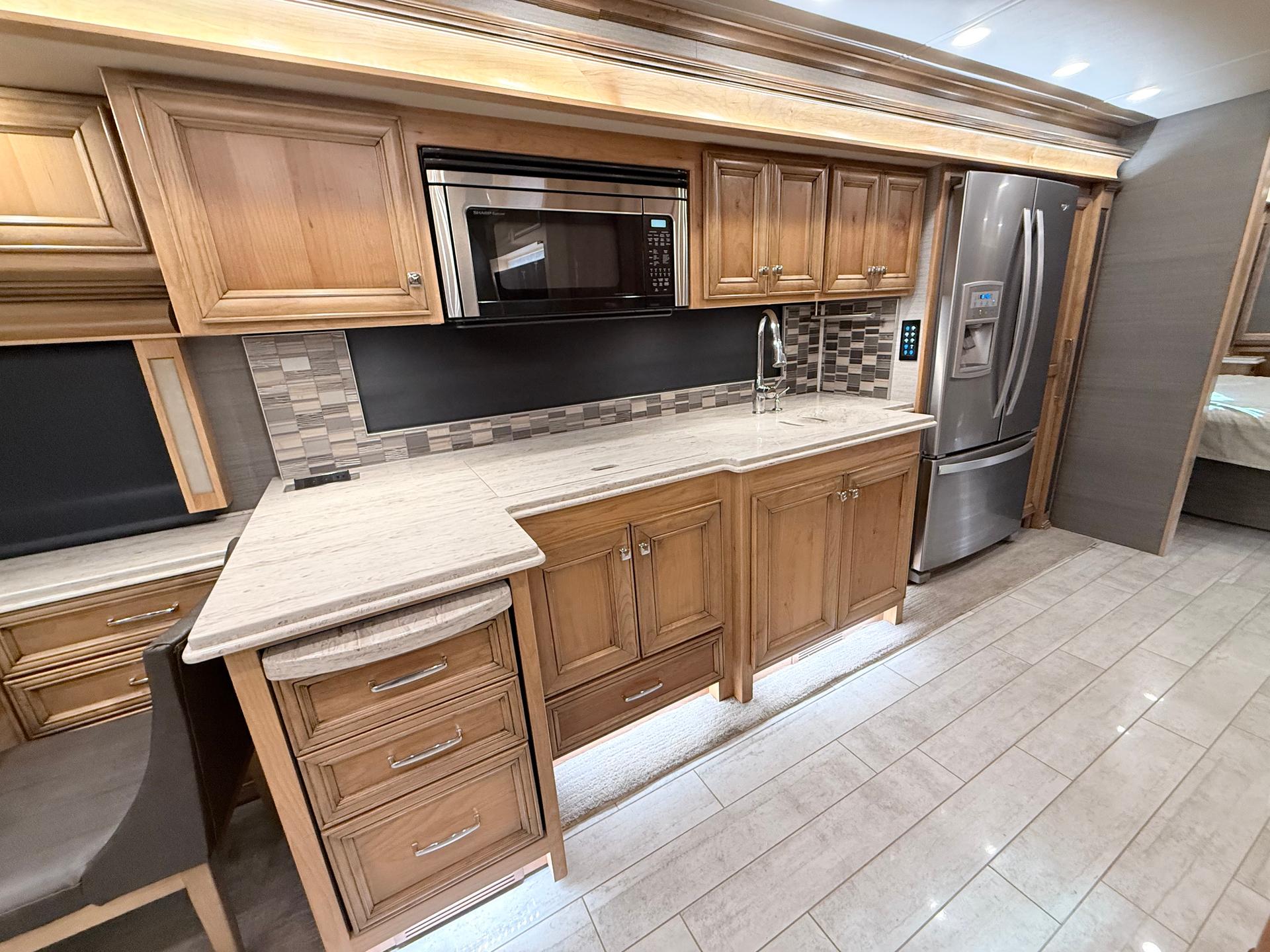 2020 Tiffin Motorhomes 2020 Tiffin Motorhomes Phaeton - thumbnail 14
