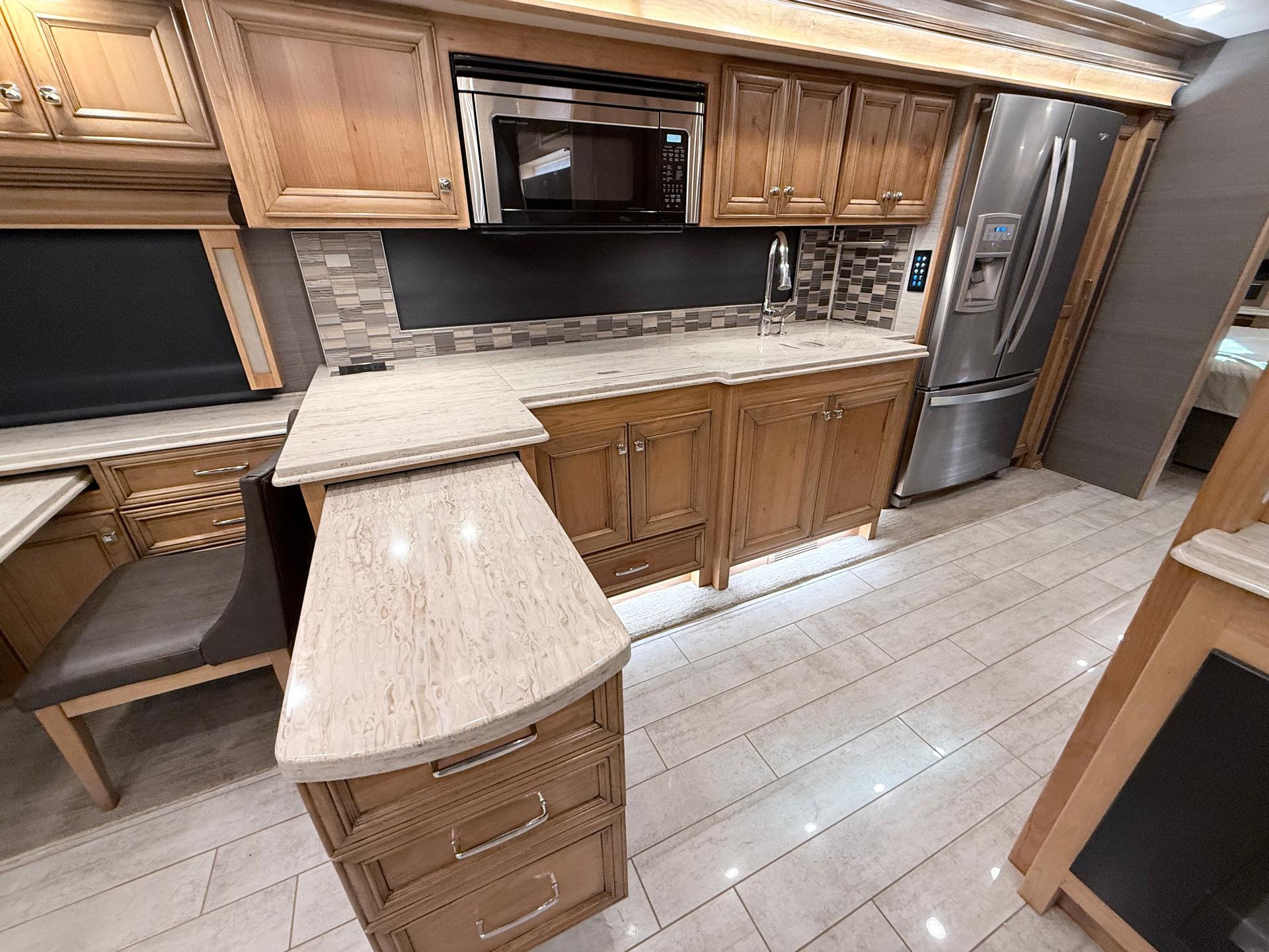 2020 Tiffin Motorhomes 2020 Tiffin Motorhomes Phaeton - thumbnail 15