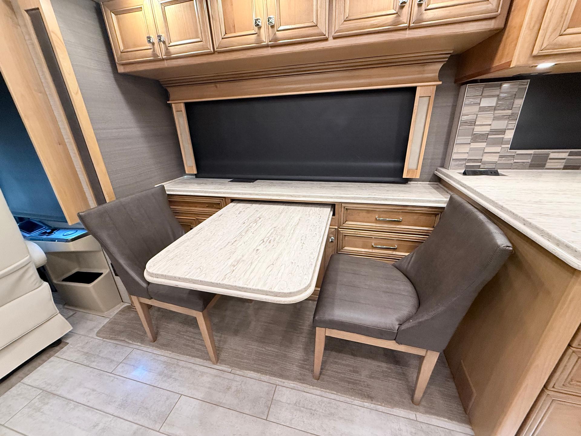 2020 Tiffin Motorhomes 2020 Tiffin Motorhomes Phaeton - thumbnail 16