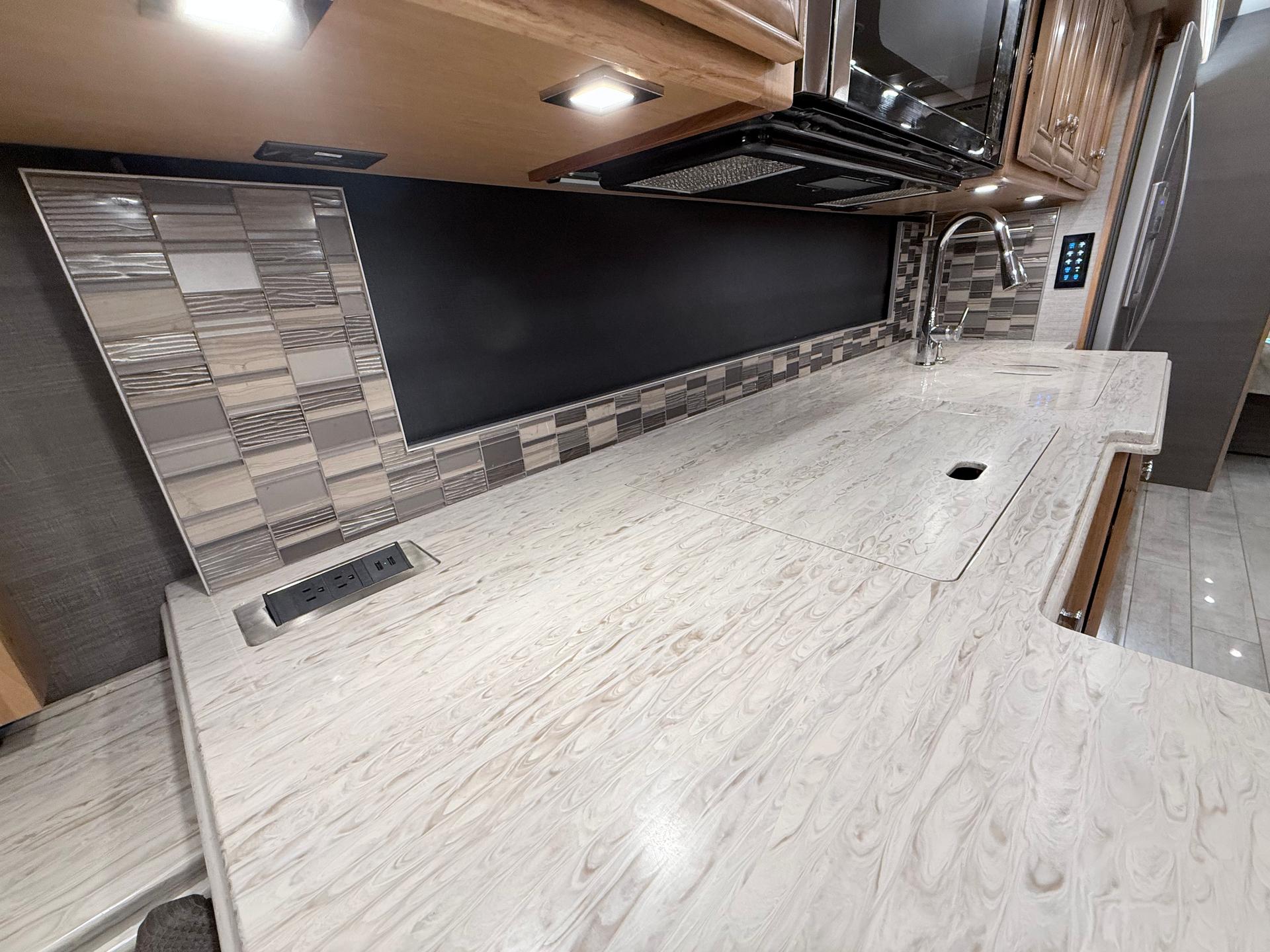 2020 Tiffin Motorhomes 2020 Tiffin Motorhomes Phaeton - thumbnail 17