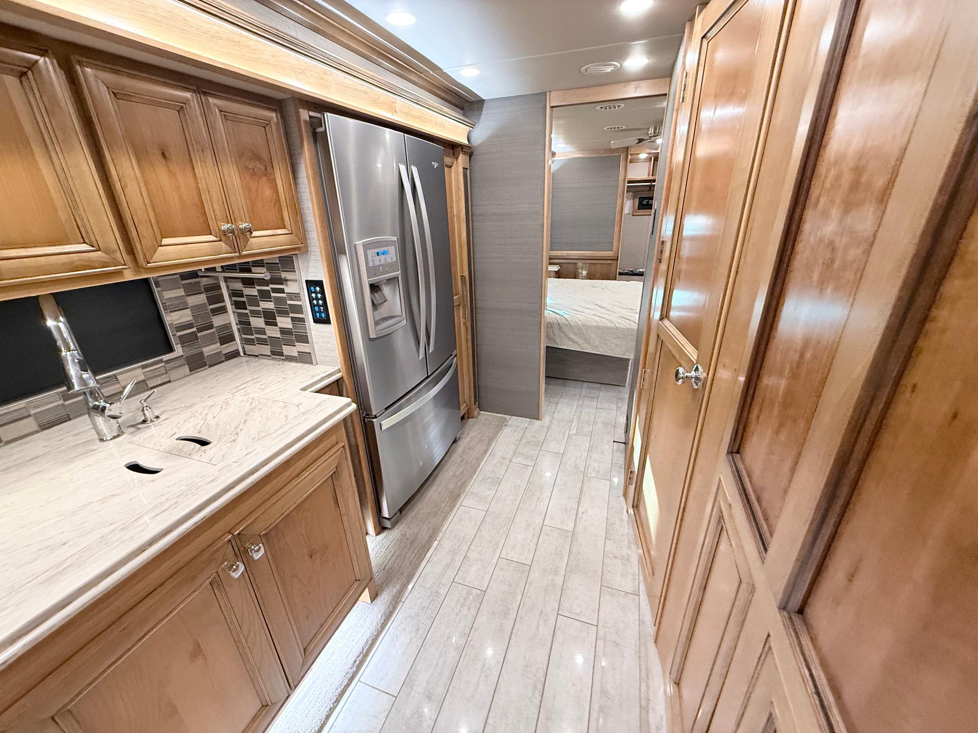 2020 Tiffin Motorhomes 2020 Tiffin Motorhomes Phaeton - thumbnail 18