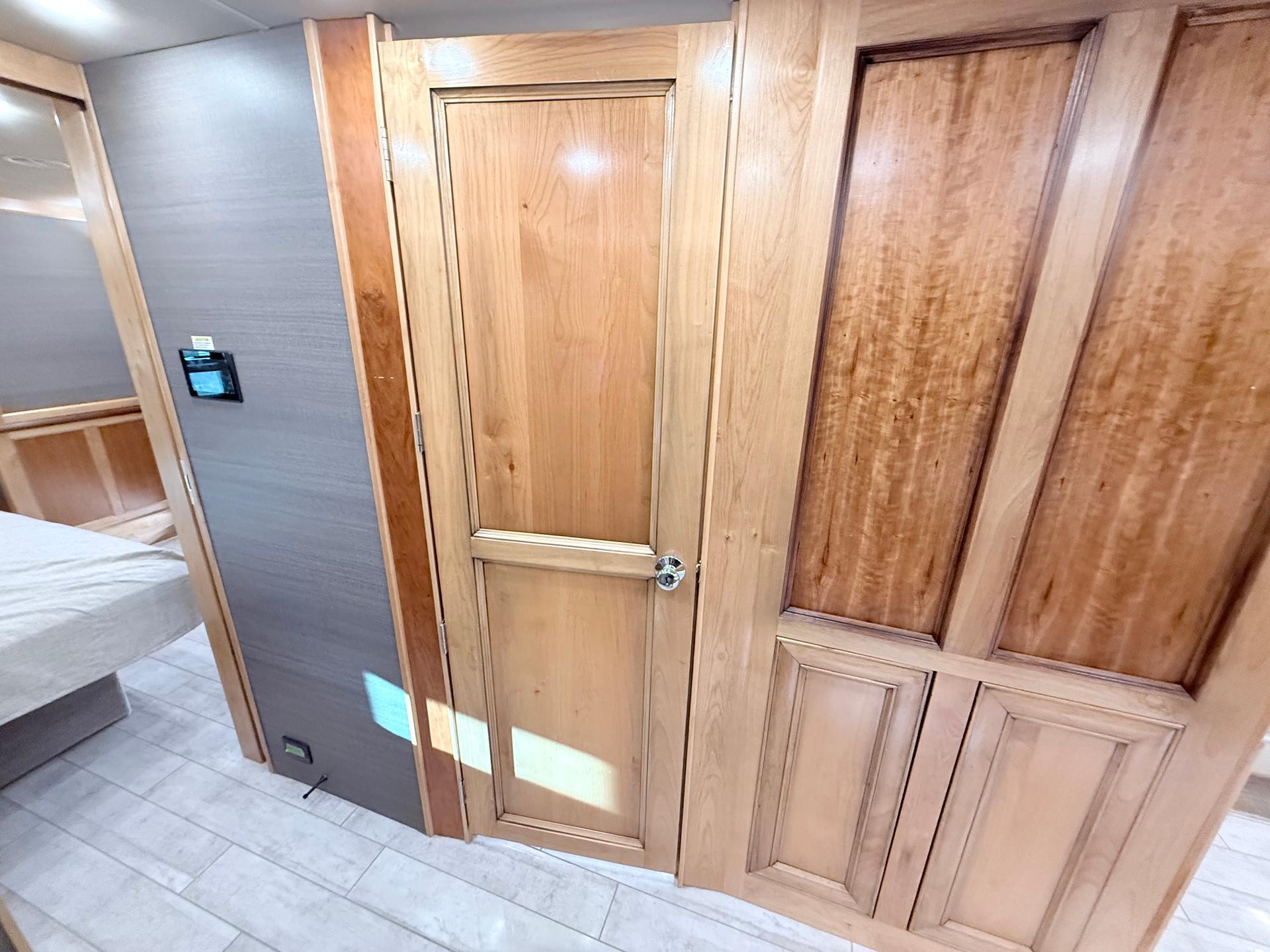 2020 Tiffin Motorhomes 2020 Tiffin Motorhomes Phaeton - thumbnail 21