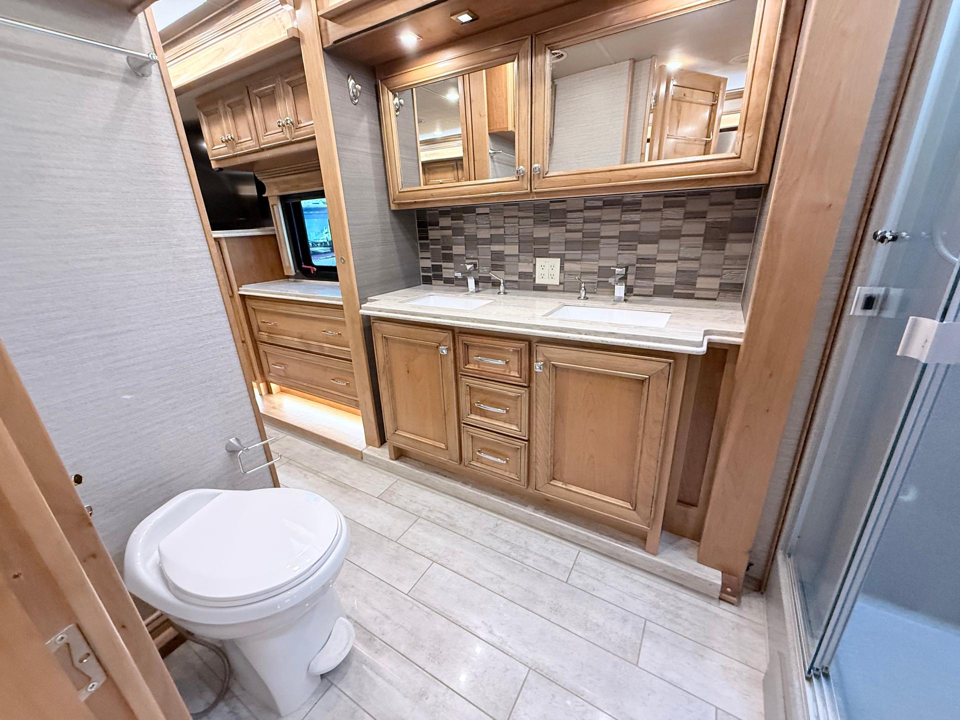 2020 Tiffin Motorhomes 2020 Tiffin Motorhomes Phaeton - thumbnail 22