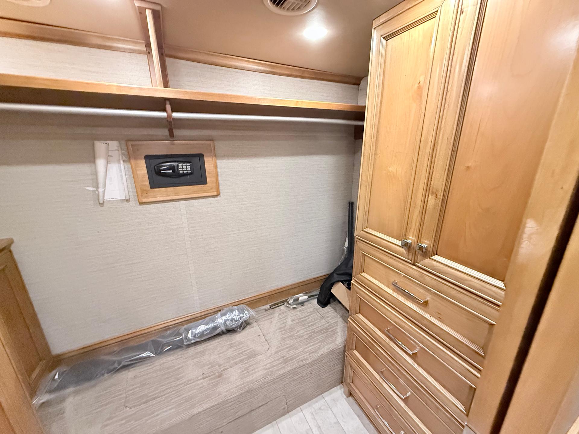 2020 Tiffin Motorhomes 2020 Tiffin Motorhomes Phaeton - thumbnail 28
