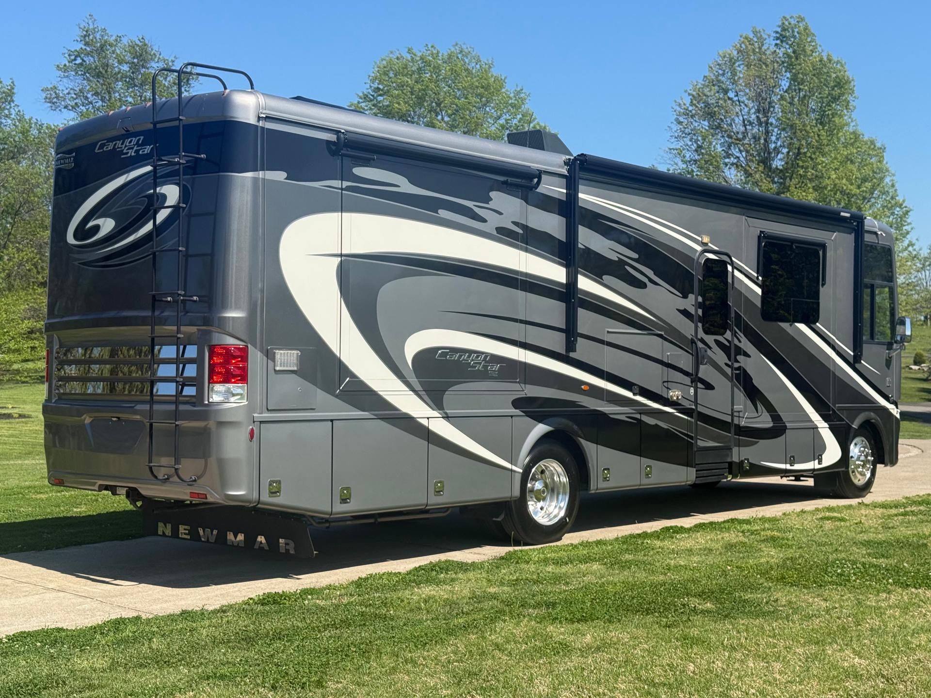 2019 Newmar 2019 Newmar Canyon Star - thumbnail 4