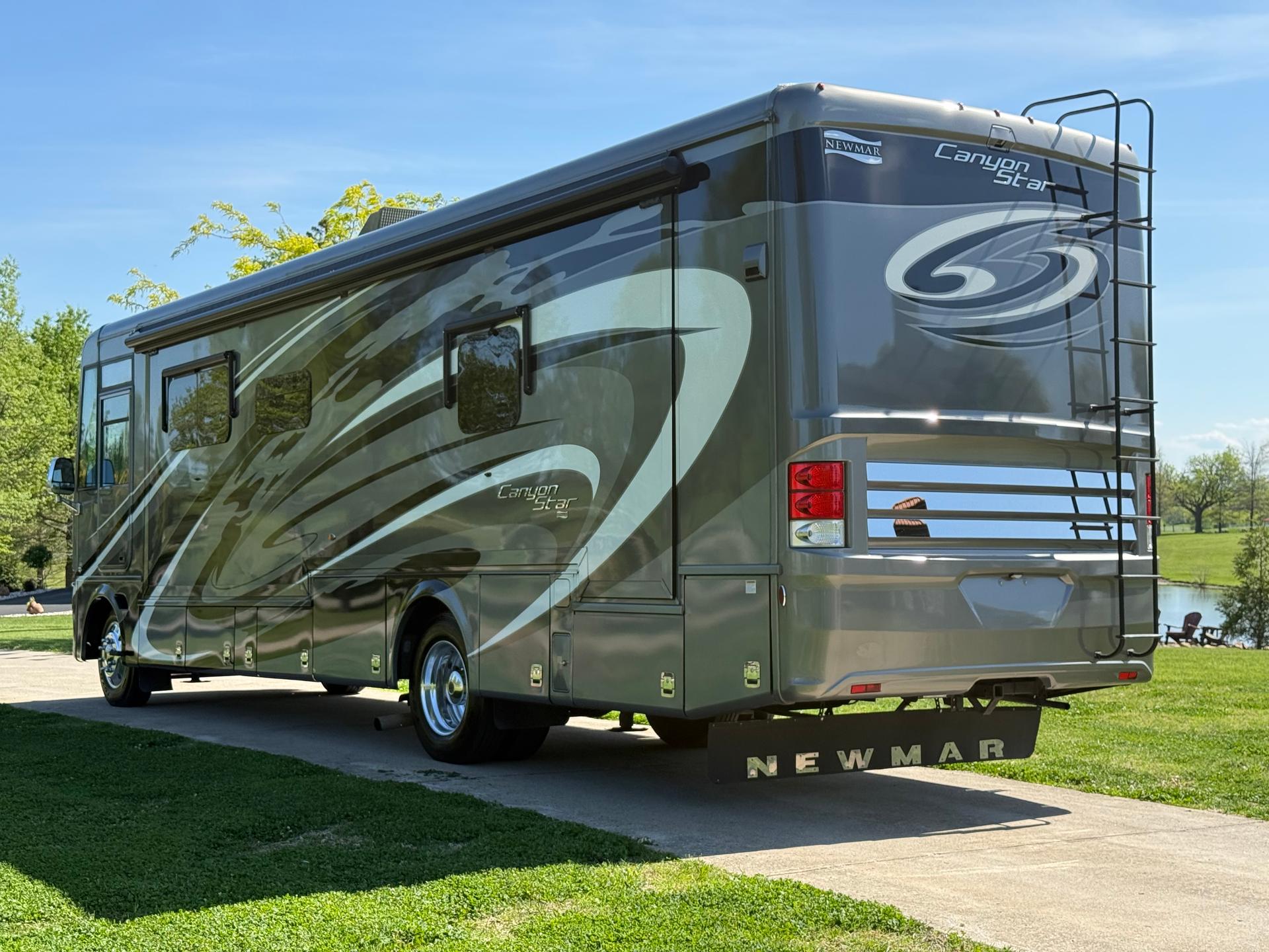 2019 Newmar 2019 Newmar Canyon Star - thumbnail 5