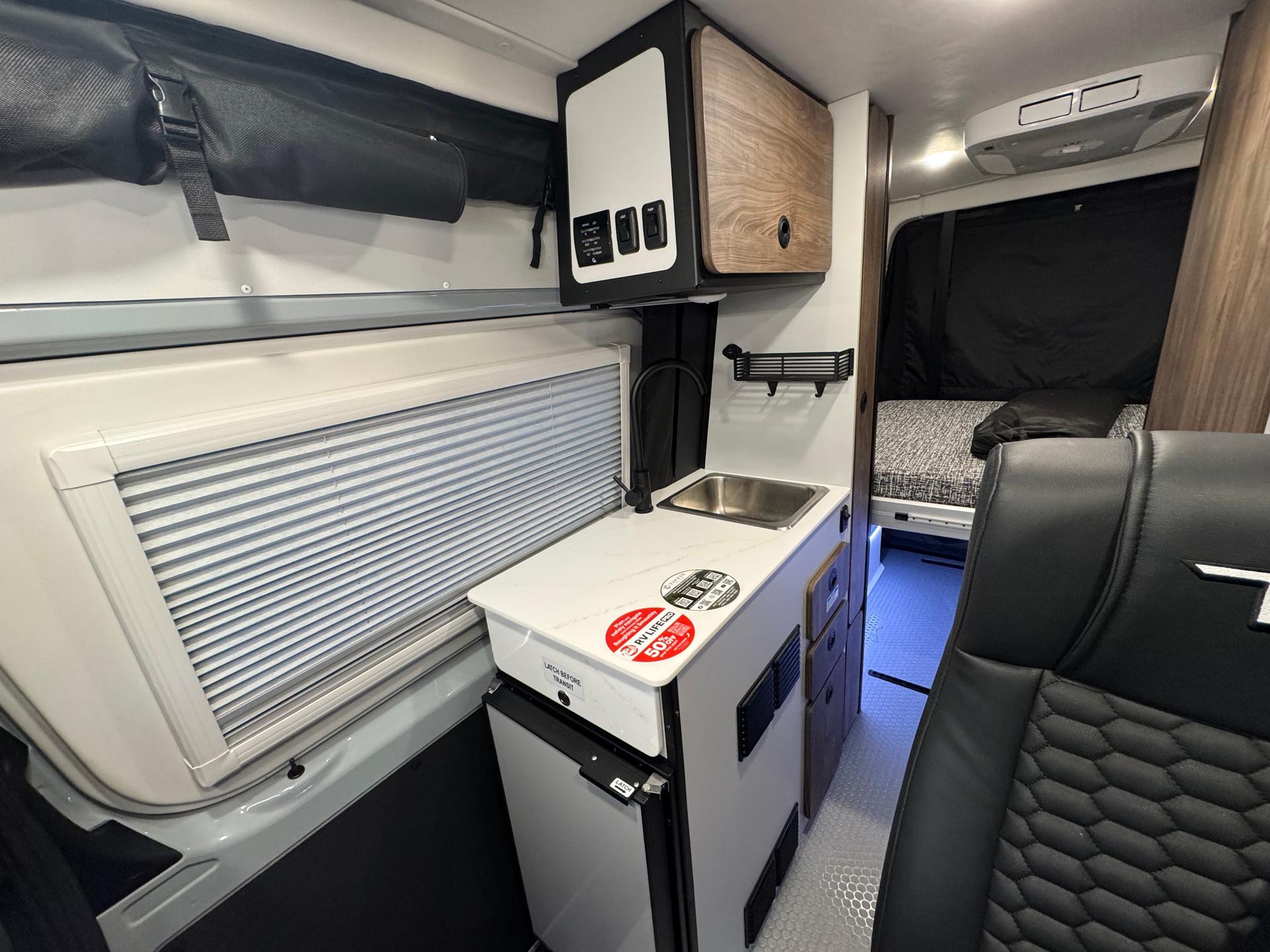 2026 Tiffin Motorhomes 2026 Tiffin Motorhomes Adventure Van - thumbnail 17