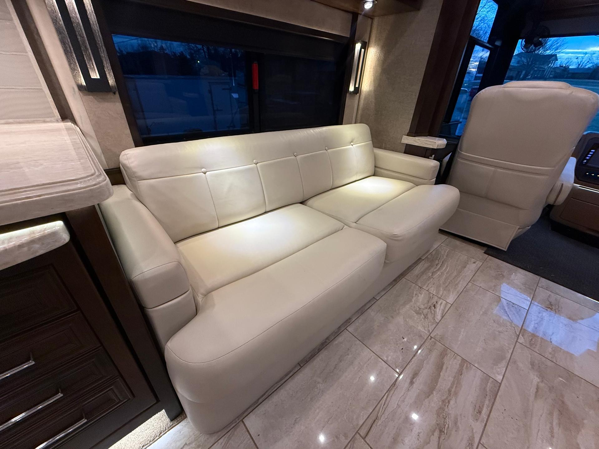 2019 Tiffin Motorhomes 2019 Tiffin Motorhomes Allegro Bus - thumbnail 15