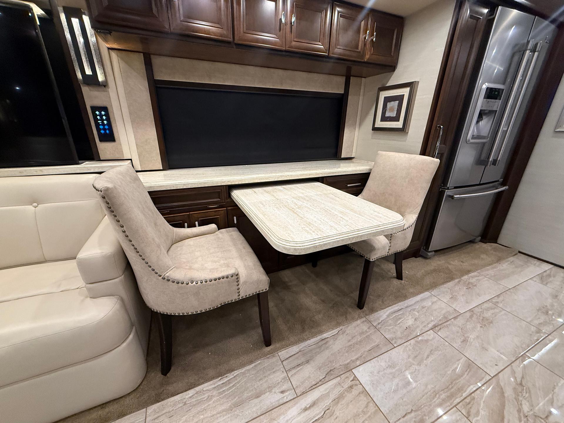 2019 Tiffin Motorhomes 2019 Tiffin Motorhomes Allegro Bus - thumbnail 18