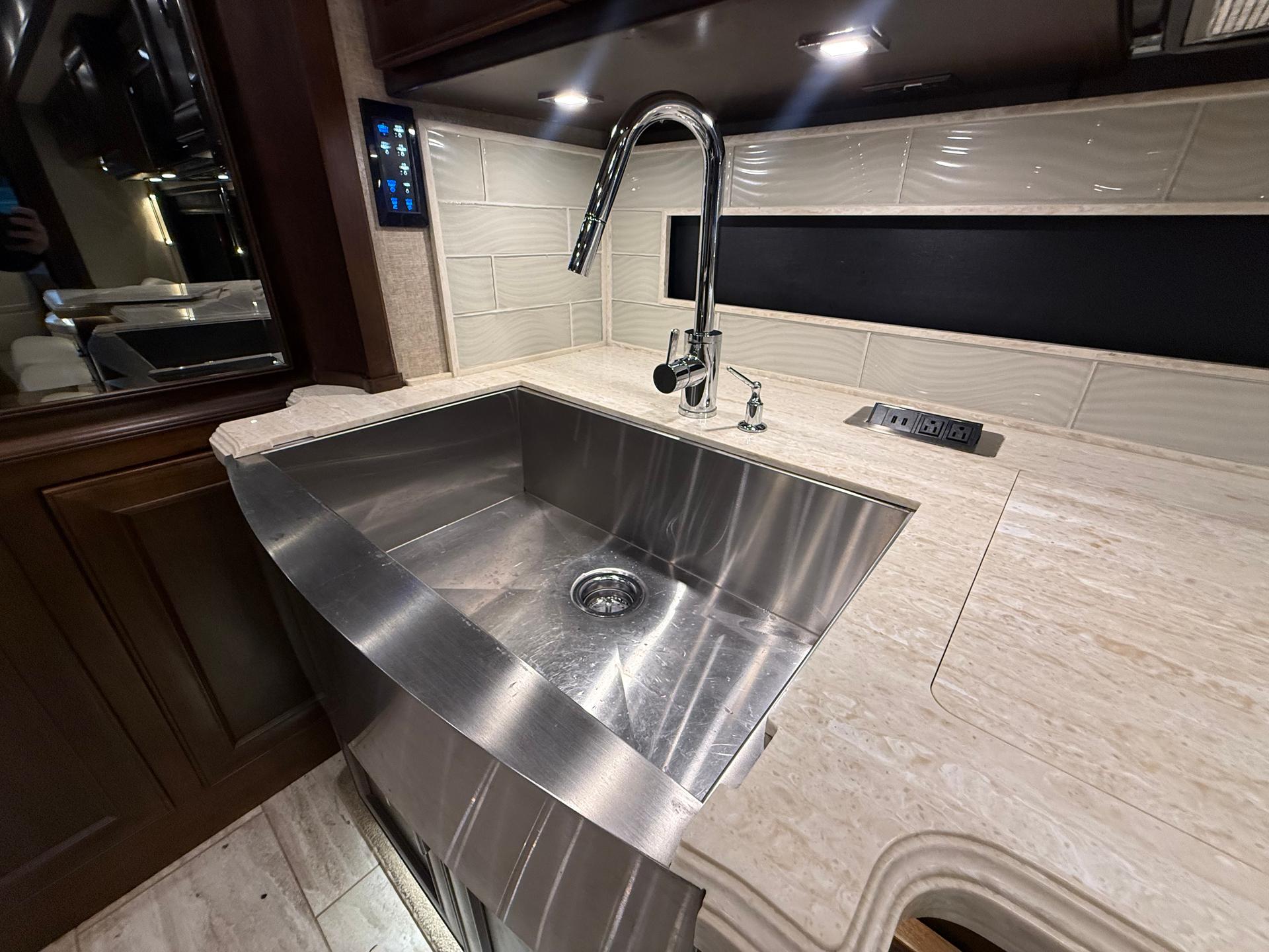 2019 Tiffin Motorhomes 2019 Tiffin Motorhomes Allegro Bus - thumbnail 28