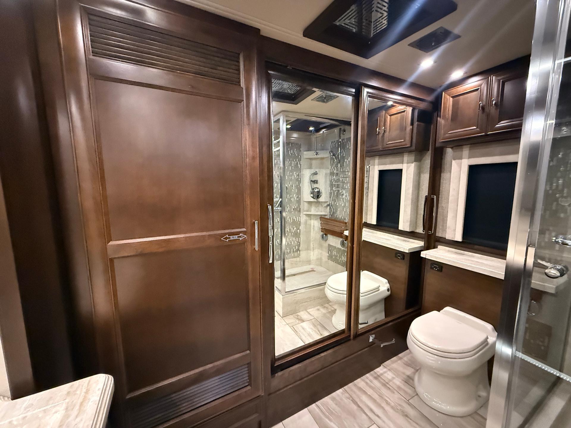 2019 Tiffin Motorhomes 2019 Tiffin Motorhomes Allegro Bus - thumbnail 41