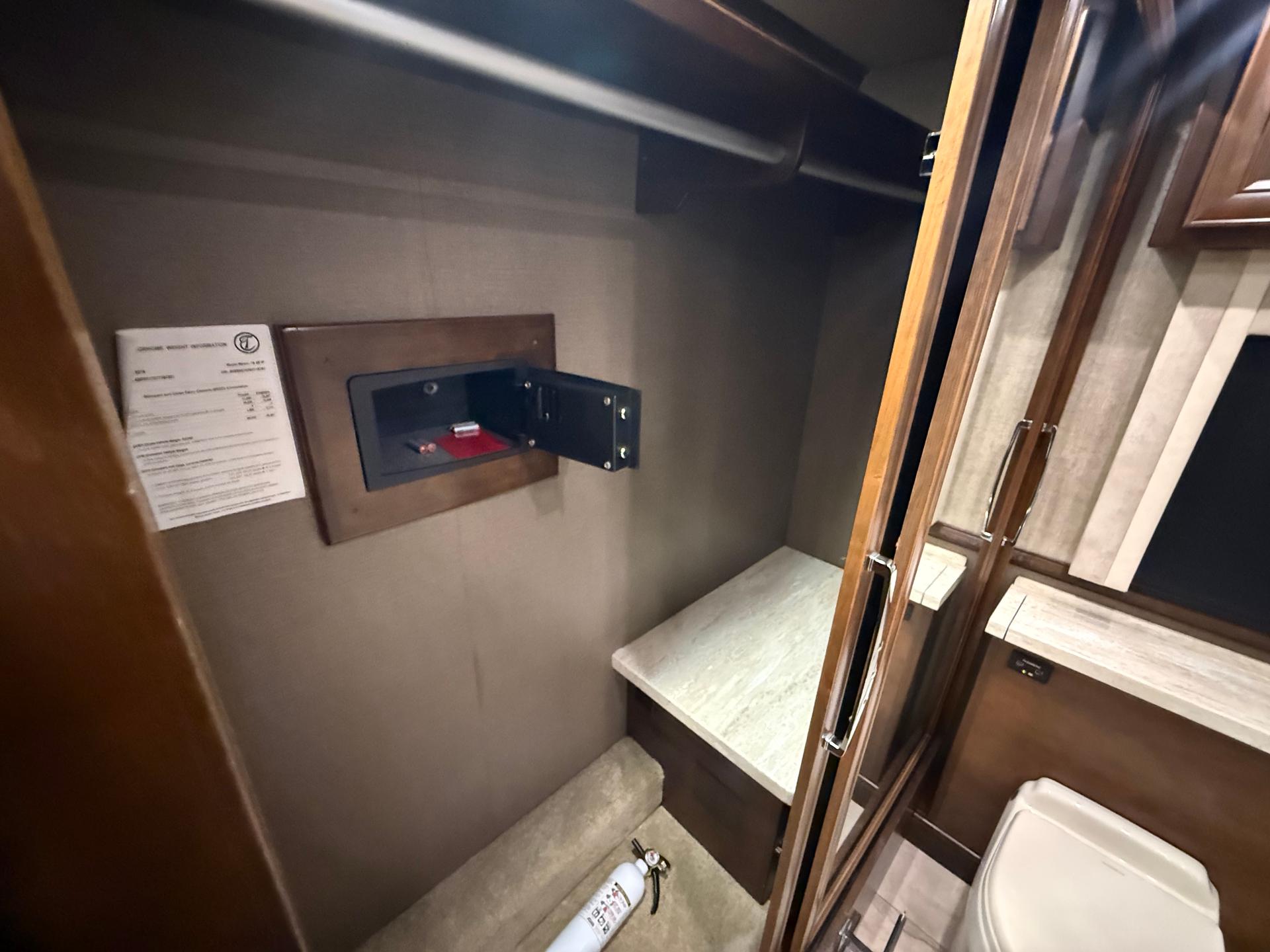 2019 Tiffin Motorhomes 2019 Tiffin Motorhomes Allegro Bus - thumbnail 43