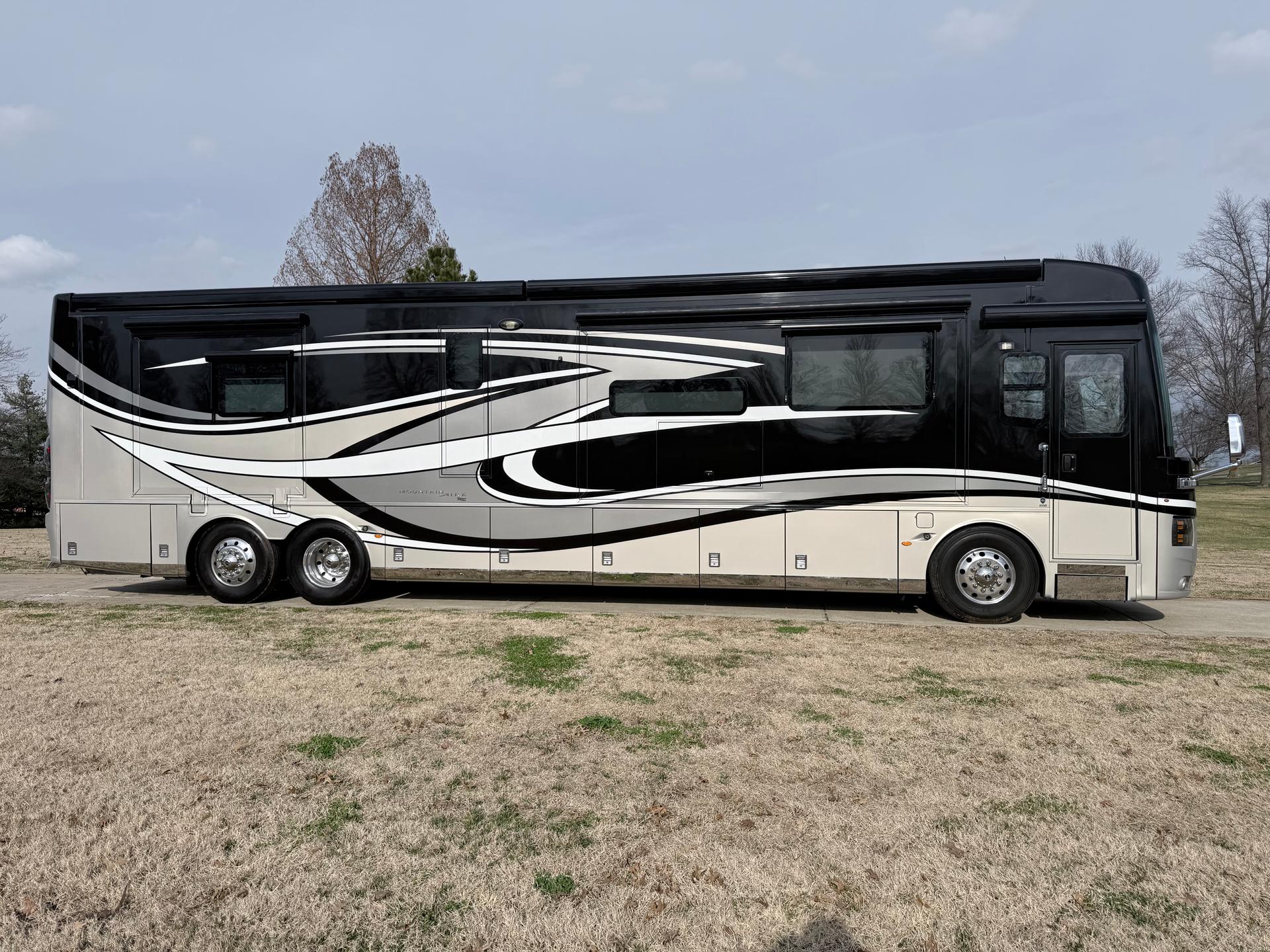 2019 Newmar 2019 Newmar Mountain Aire - thumbnail 2