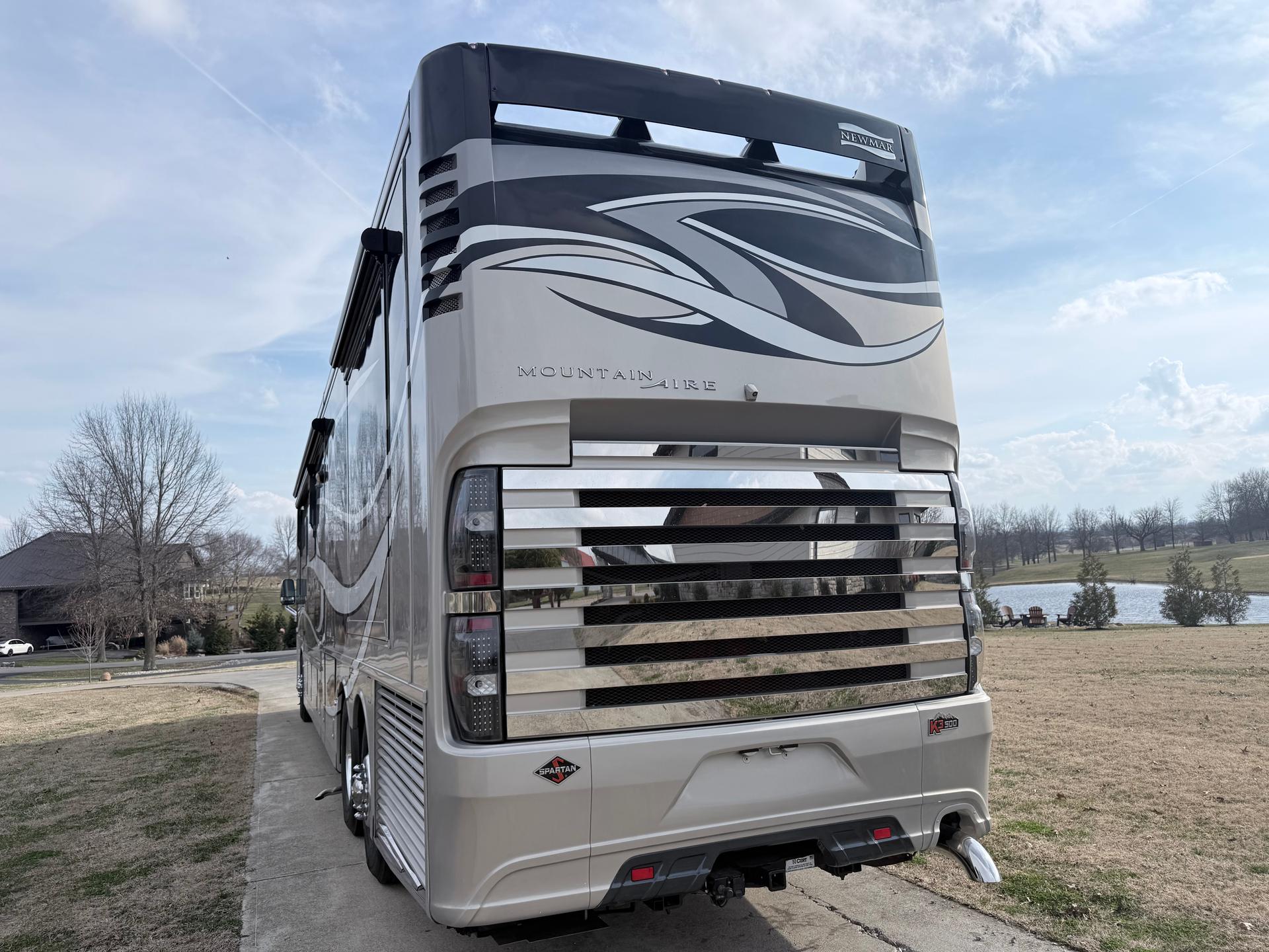 2019 Newmar 2019 Newmar Mountain Aire - thumbnail 4