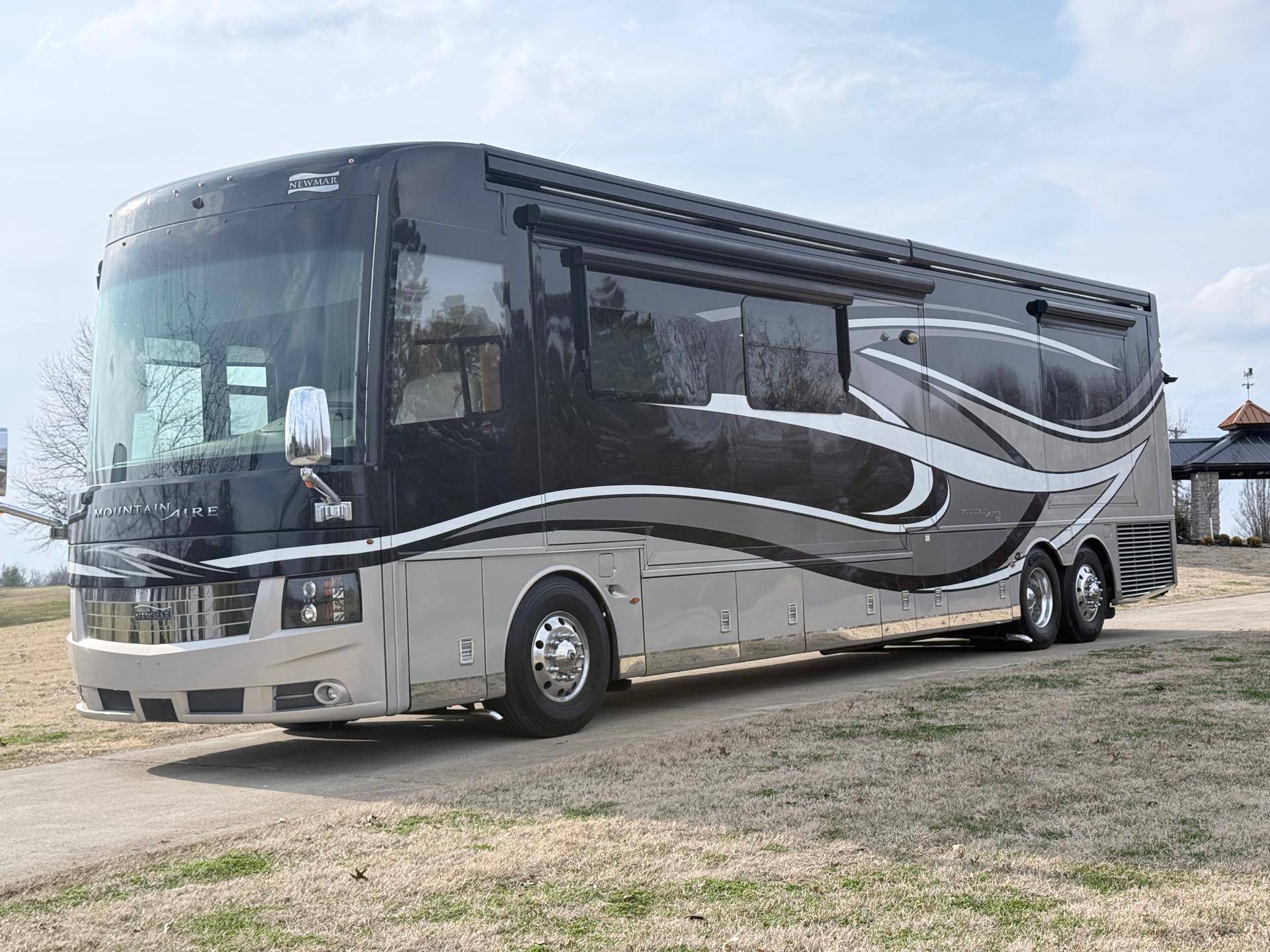 2019 Newmar 2019 Newmar Mountain Aire - thumbnail 9