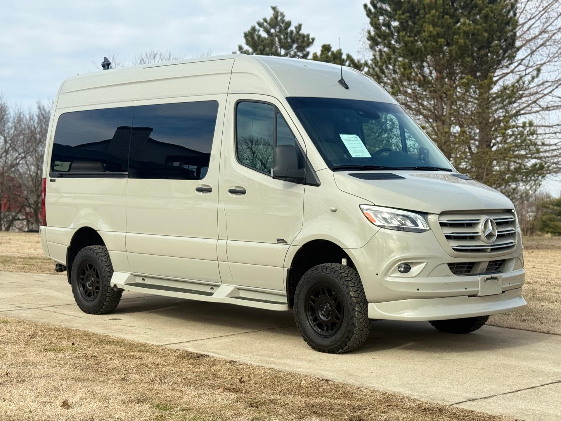 2023 Midwest Automotive Designs Luxe Cruiser D4