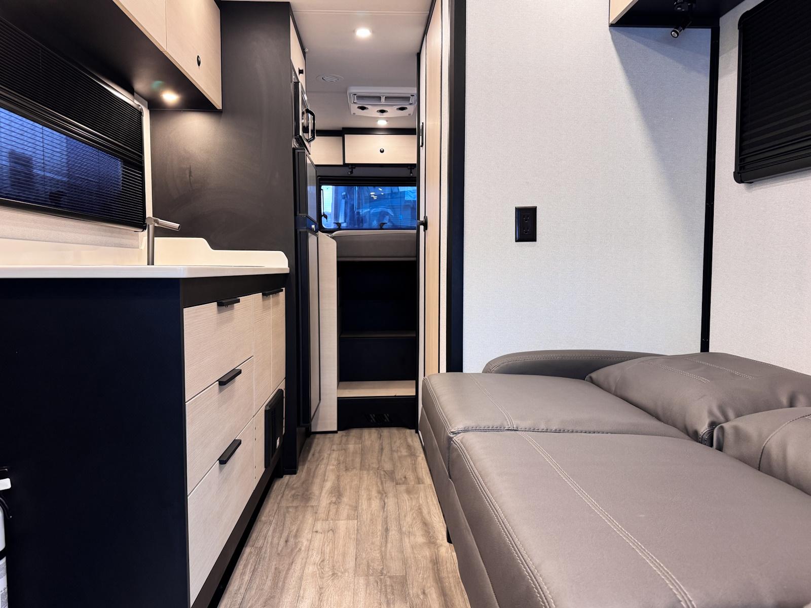 2026 Tiffin Motorhomes 2026 Tiffin Motorhomes Open Trail  - thumbnail 11