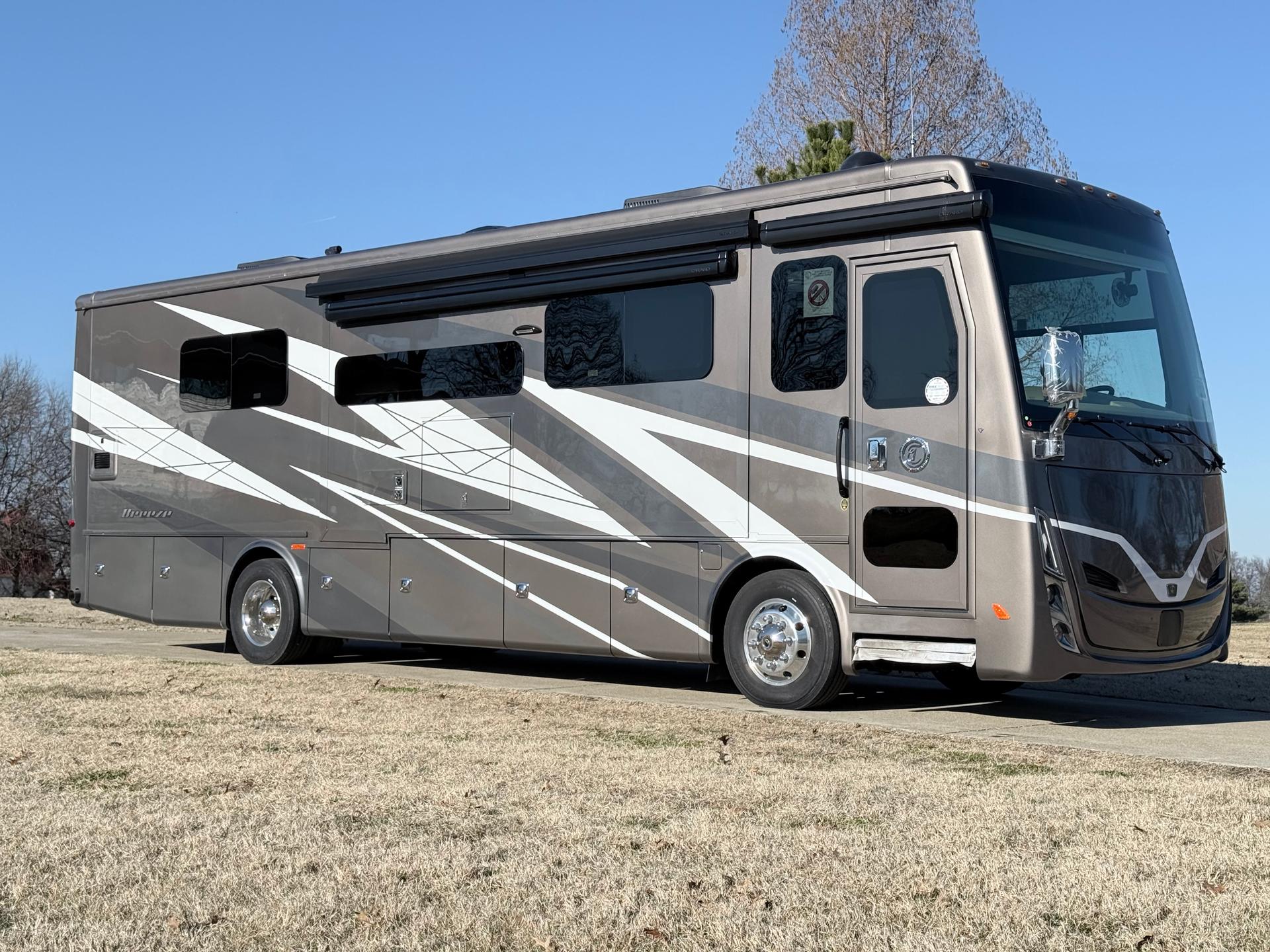 2026 Tiffin Motorhomes 2026 Tiffin Motorhomes Allegro Breeze - thumbnail 3