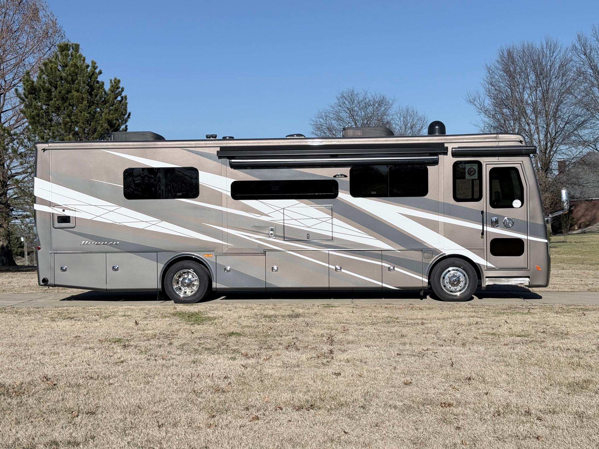 2026 Tiffin Motorhomes 2026 Tiffin Motorhomes Allegro Breeze - thumbnail 4