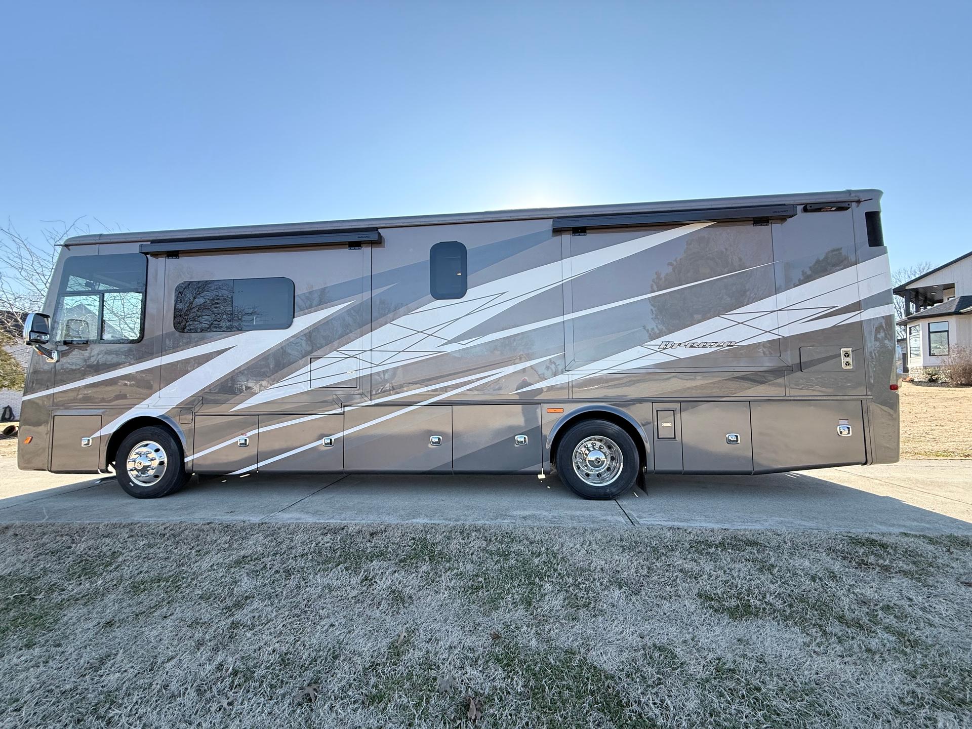 2026 Tiffin Motorhomes 2026 Tiffin Motorhomes Allegro Breeze - thumbnail 9