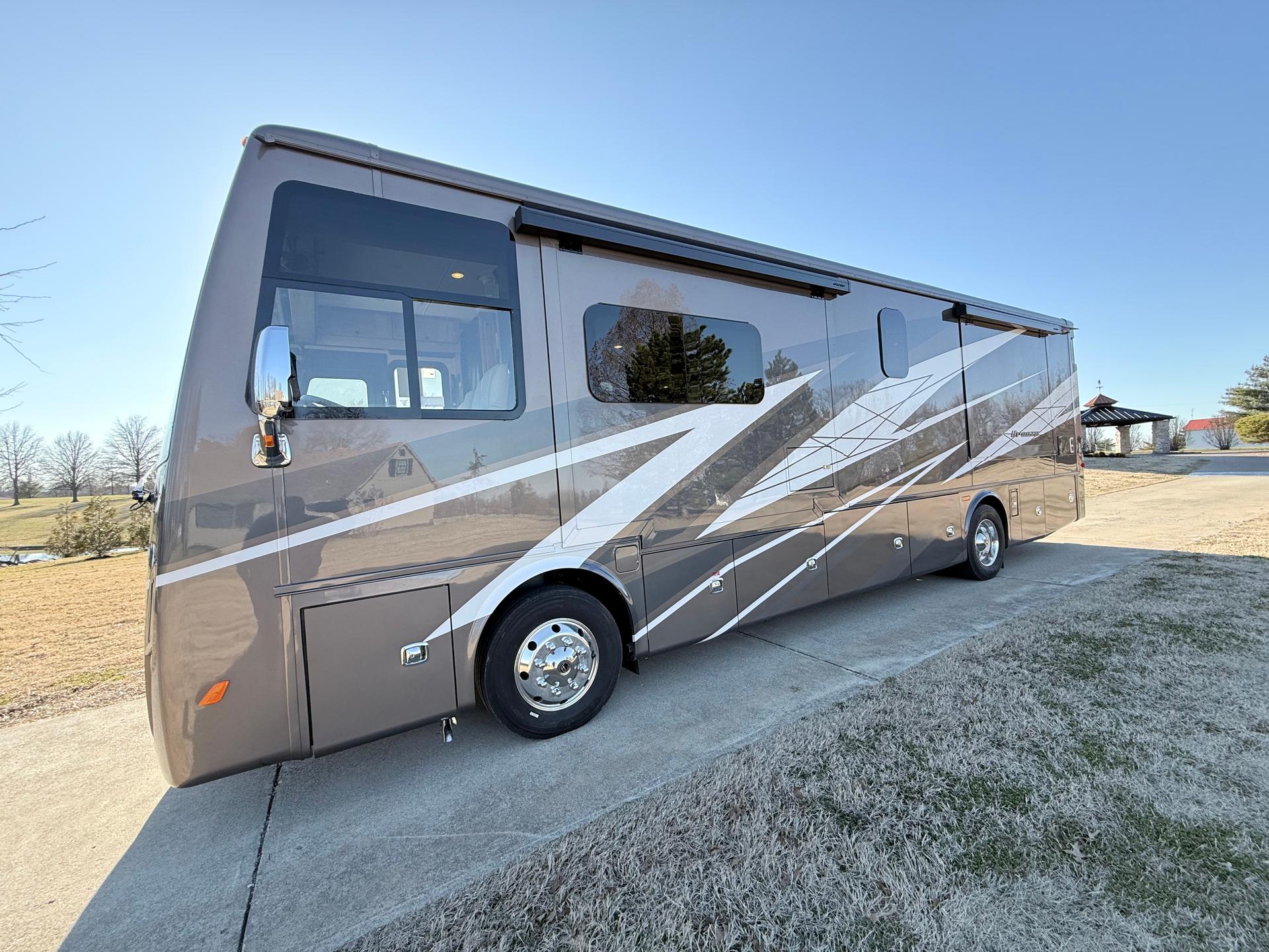 2026 Tiffin Motorhomes 2026 Tiffin Motorhomes Allegro Breeze - thumbnail 10
