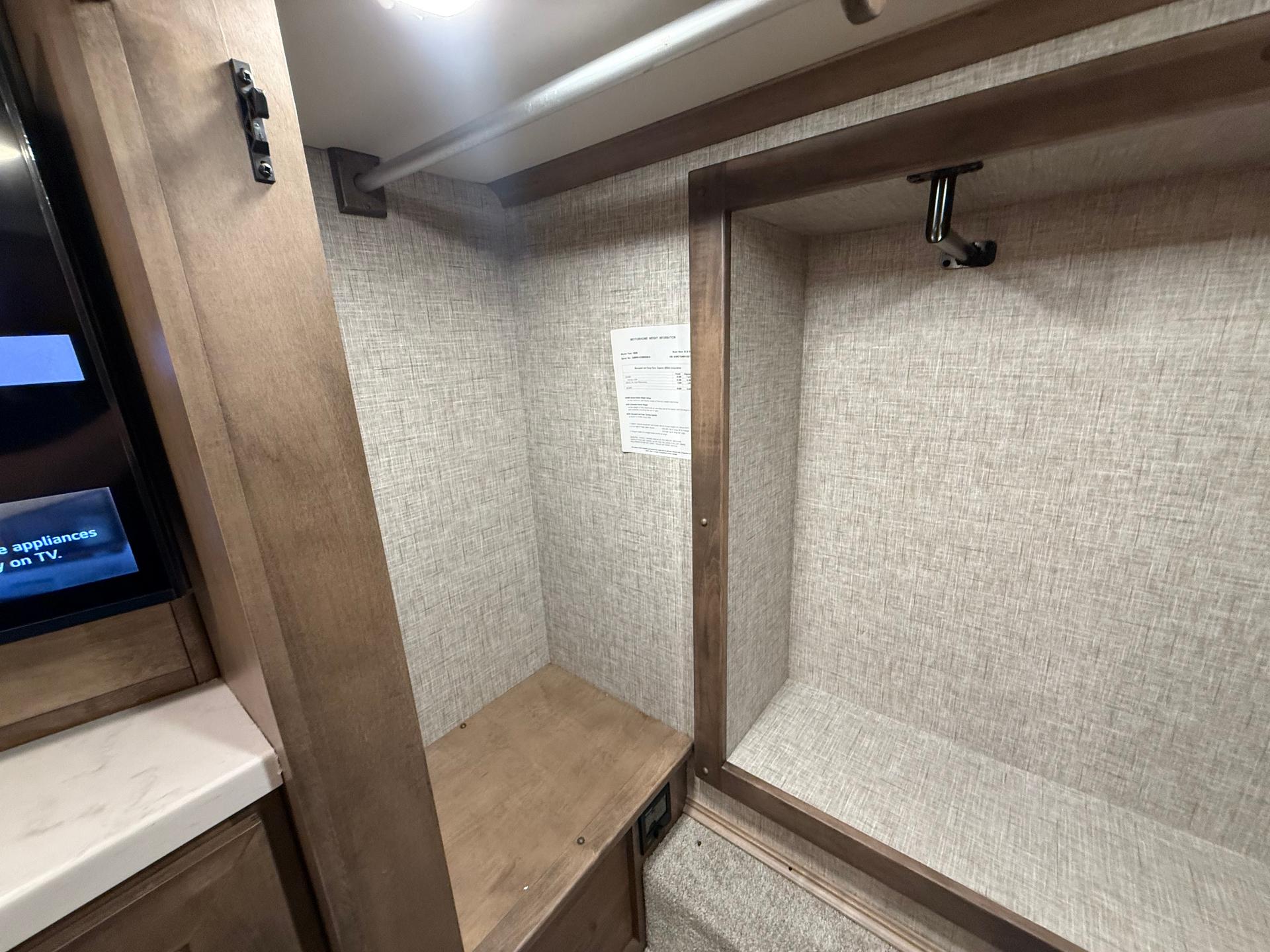 2026 Tiffin Motorhomes 2026 Tiffin Motorhomes Allegro Breeze - thumbnail 42