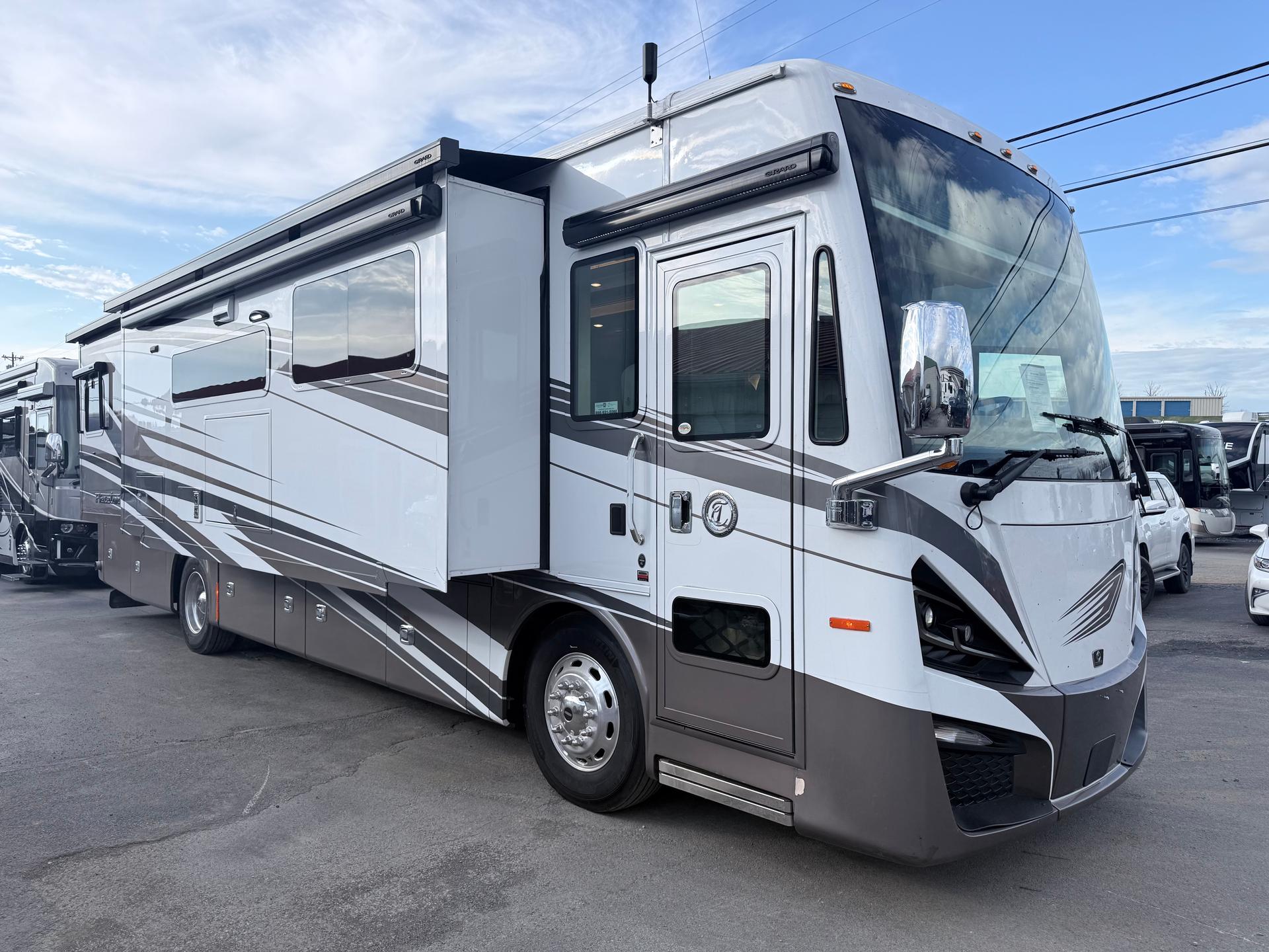2022 Tiffin Motorhomes Phaeton 36SH