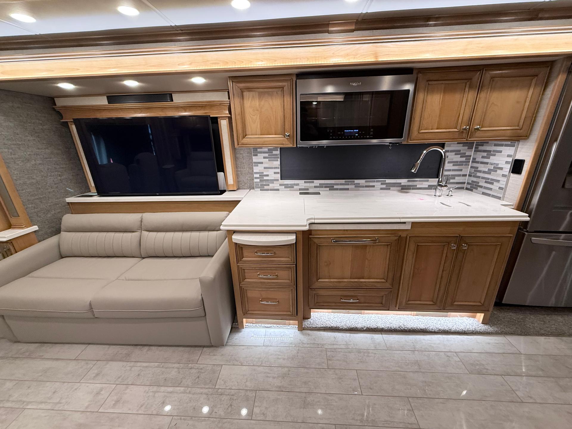 2022 Tiffin Motorhomes 2022 Tiffin Motorhomes Phaeton - thumbnail 15