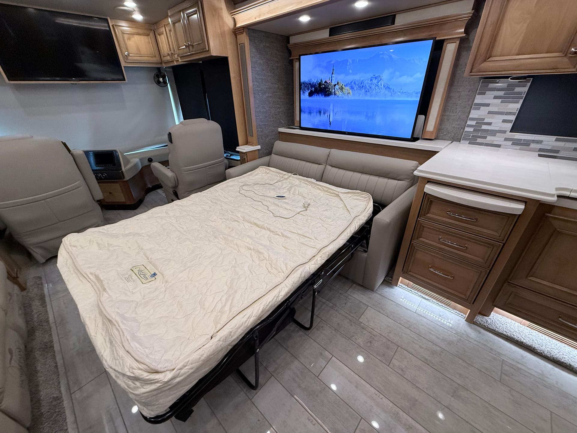 2022 Tiffin Motorhomes 2022 Tiffin Motorhomes Phaeton - thumbnail 17