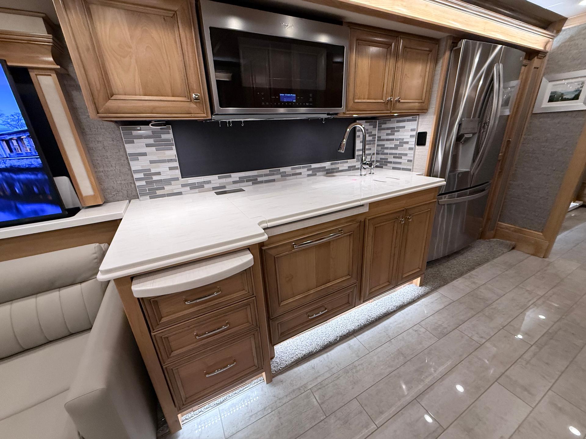 2022 Tiffin Motorhomes 2022 Tiffin Motorhomes Phaeton - thumbnail 18