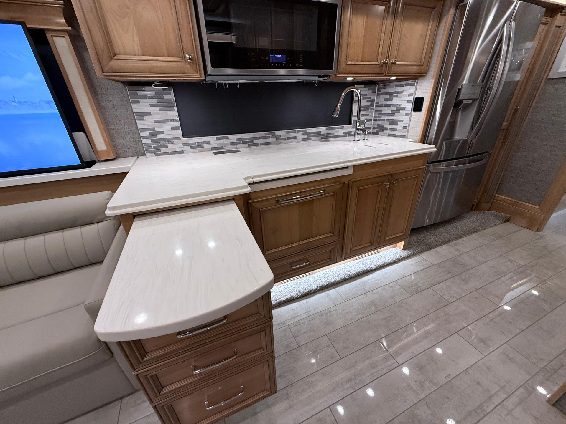 2022 Tiffin Motorhomes 2022 Tiffin Motorhomes Phaeton - thumbnail 19