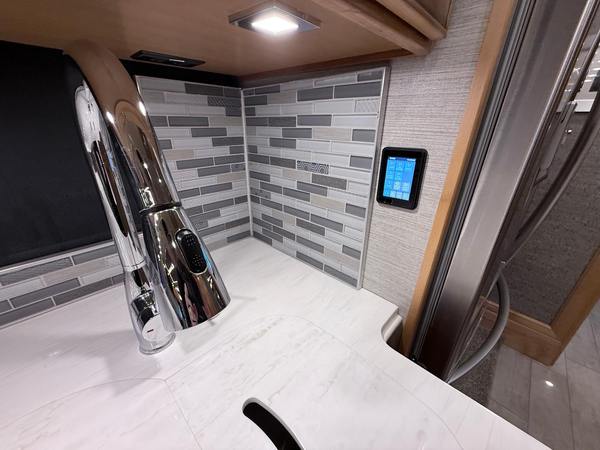2022 Tiffin Motorhomes 2022 Tiffin Motorhomes Phaeton - thumbnail 23