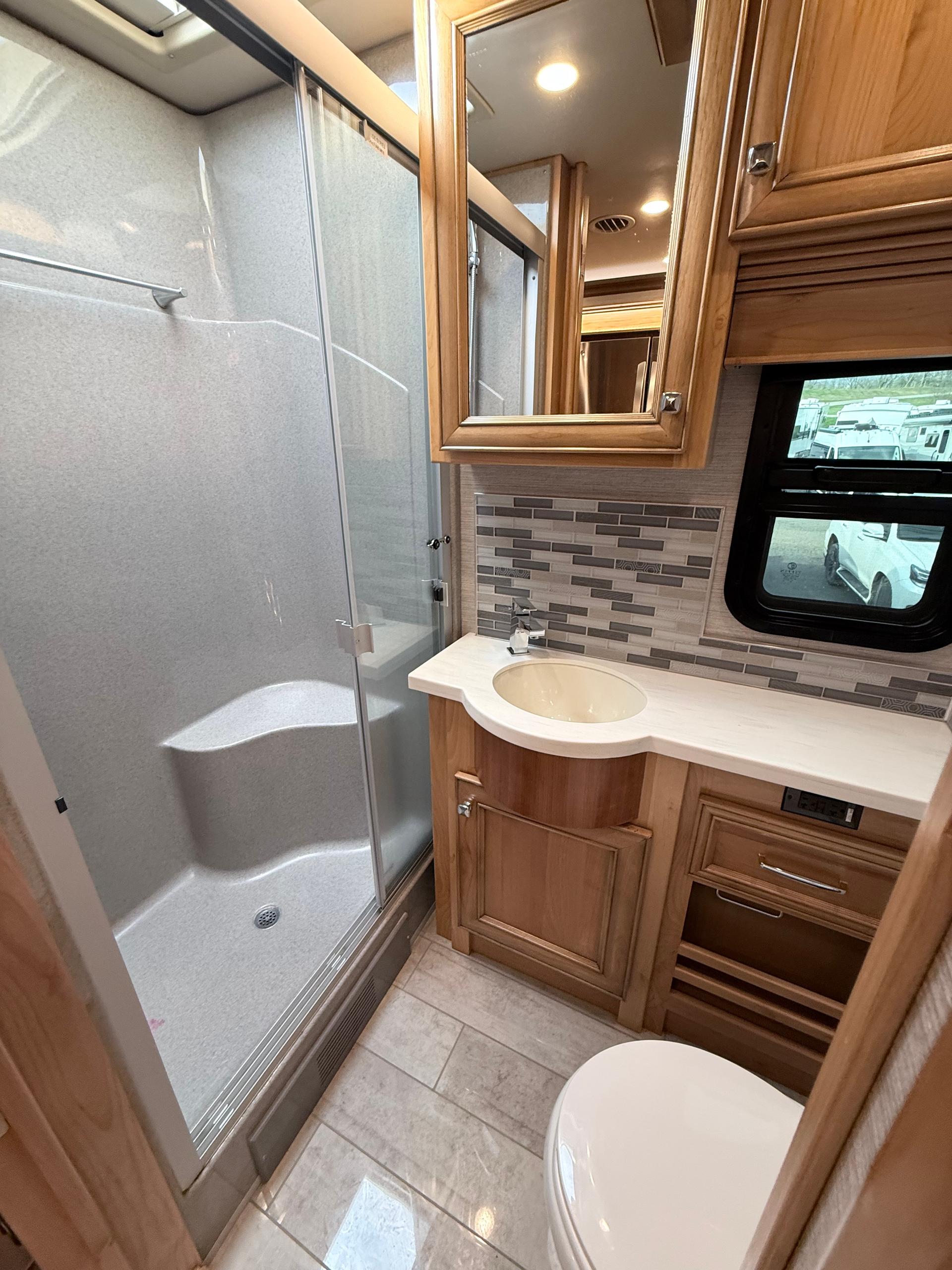 2022 Tiffin Motorhomes 2022 Tiffin Motorhomes Phaeton - thumbnail 27