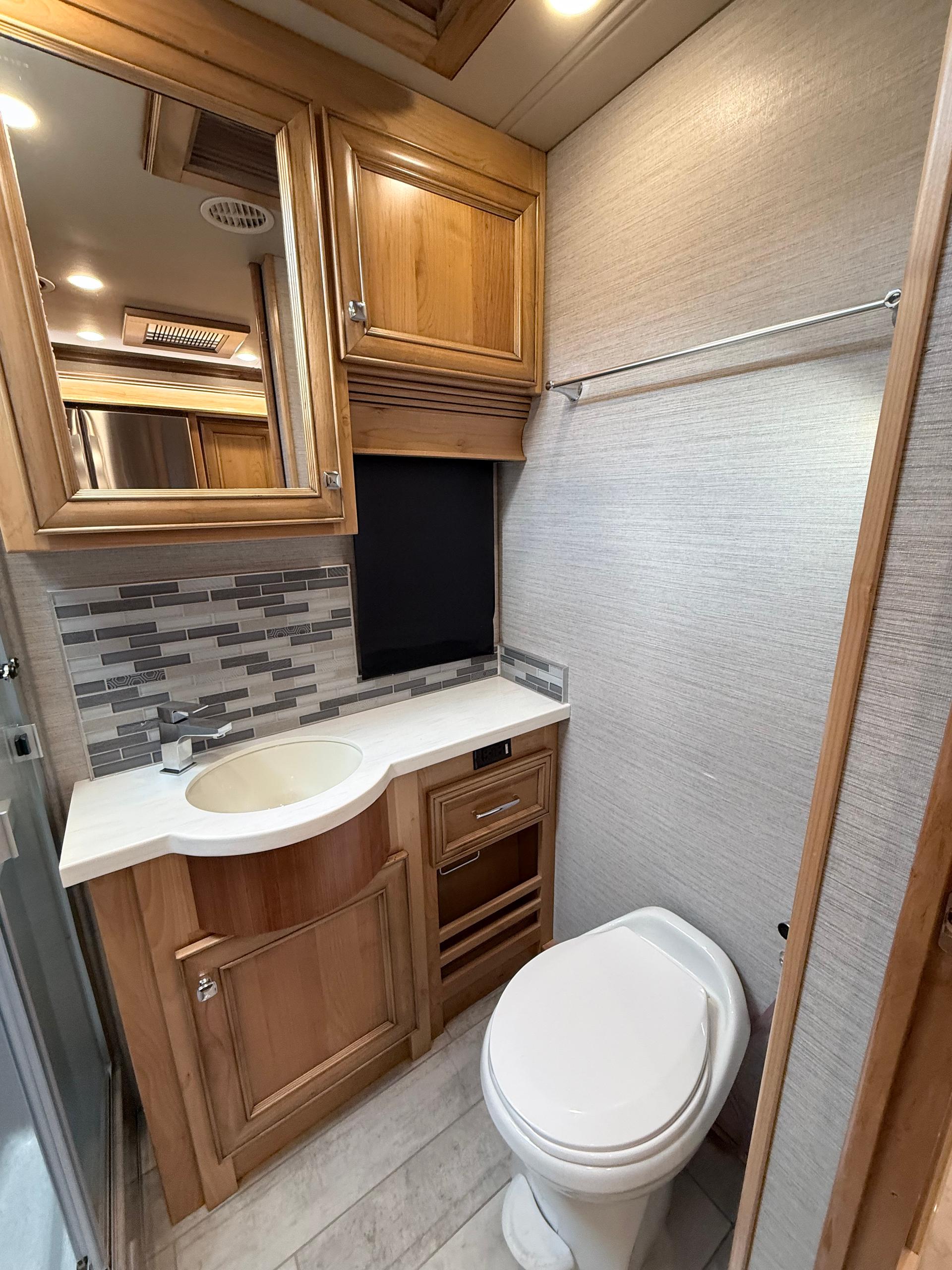 2022 Tiffin Motorhomes 2022 Tiffin Motorhomes Phaeton - thumbnail 29