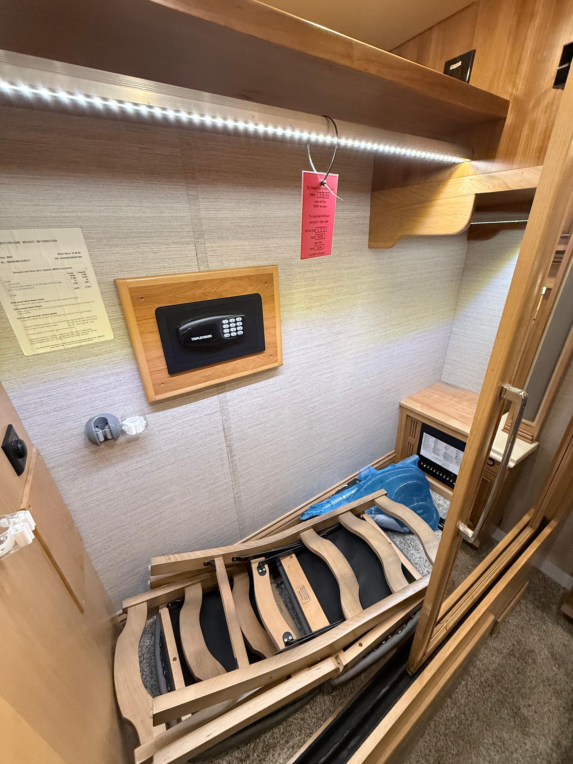 2022 Tiffin Motorhomes 2022 Tiffin Motorhomes Phaeton - thumbnail 35
