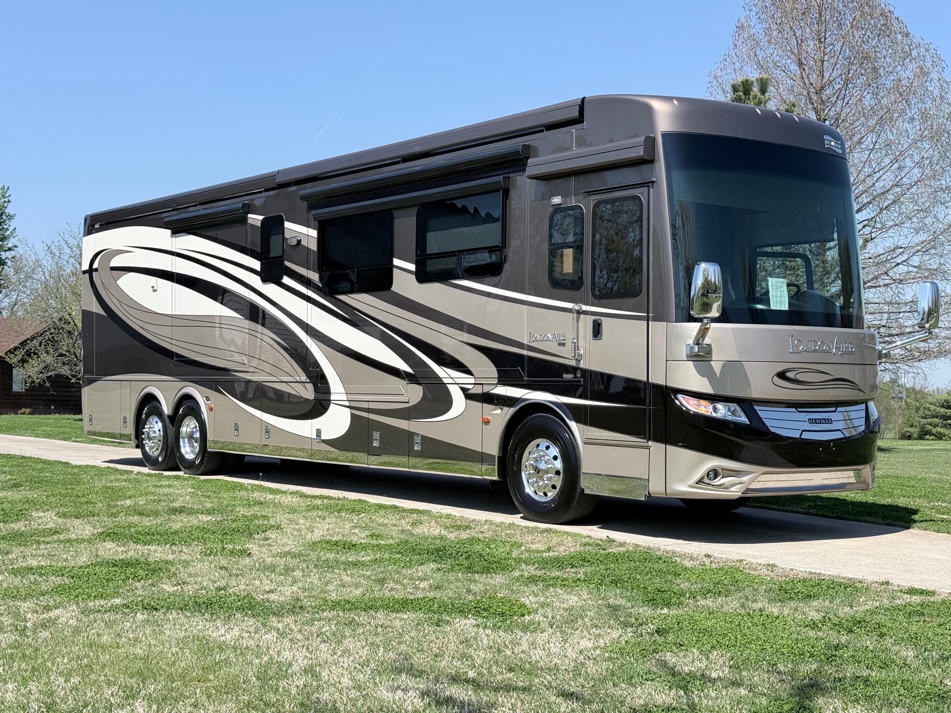 2017 Newmar London Aire 4533