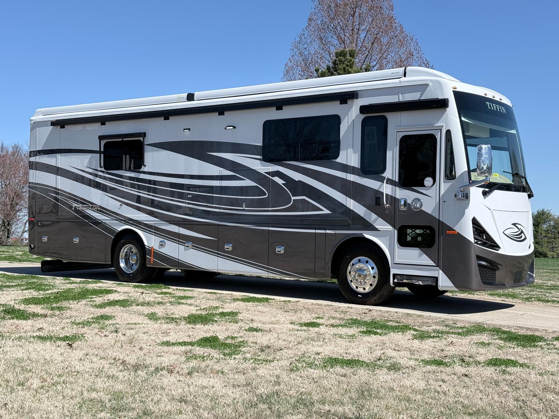 2026 Tiffin Motorhomes 2026 Tiffin Motorhomes Phaeton - thumbnail 3