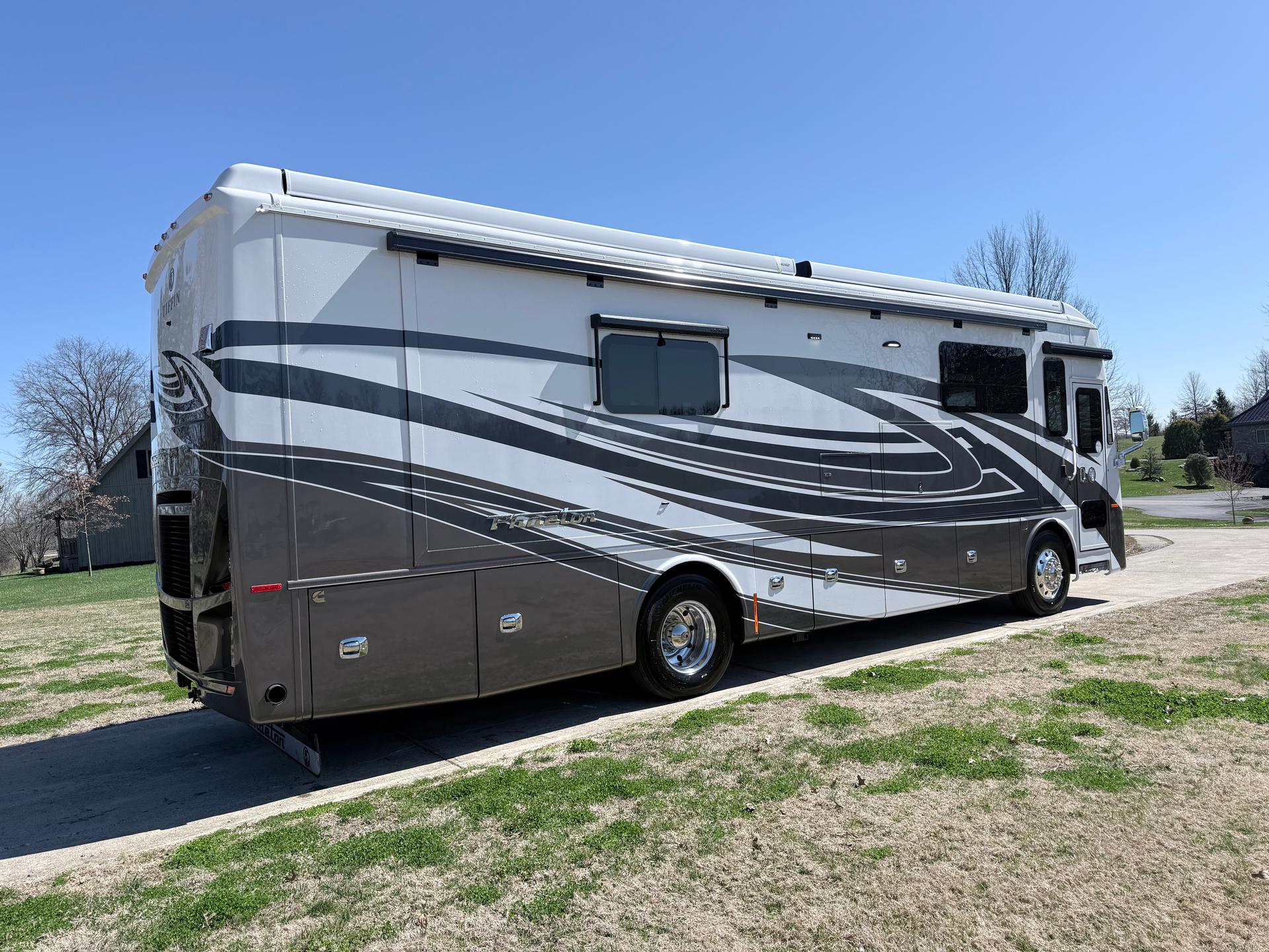 2026 Tiffin Motorhomes 2026 Tiffin Motorhomes Phaeton - thumbnail 5
