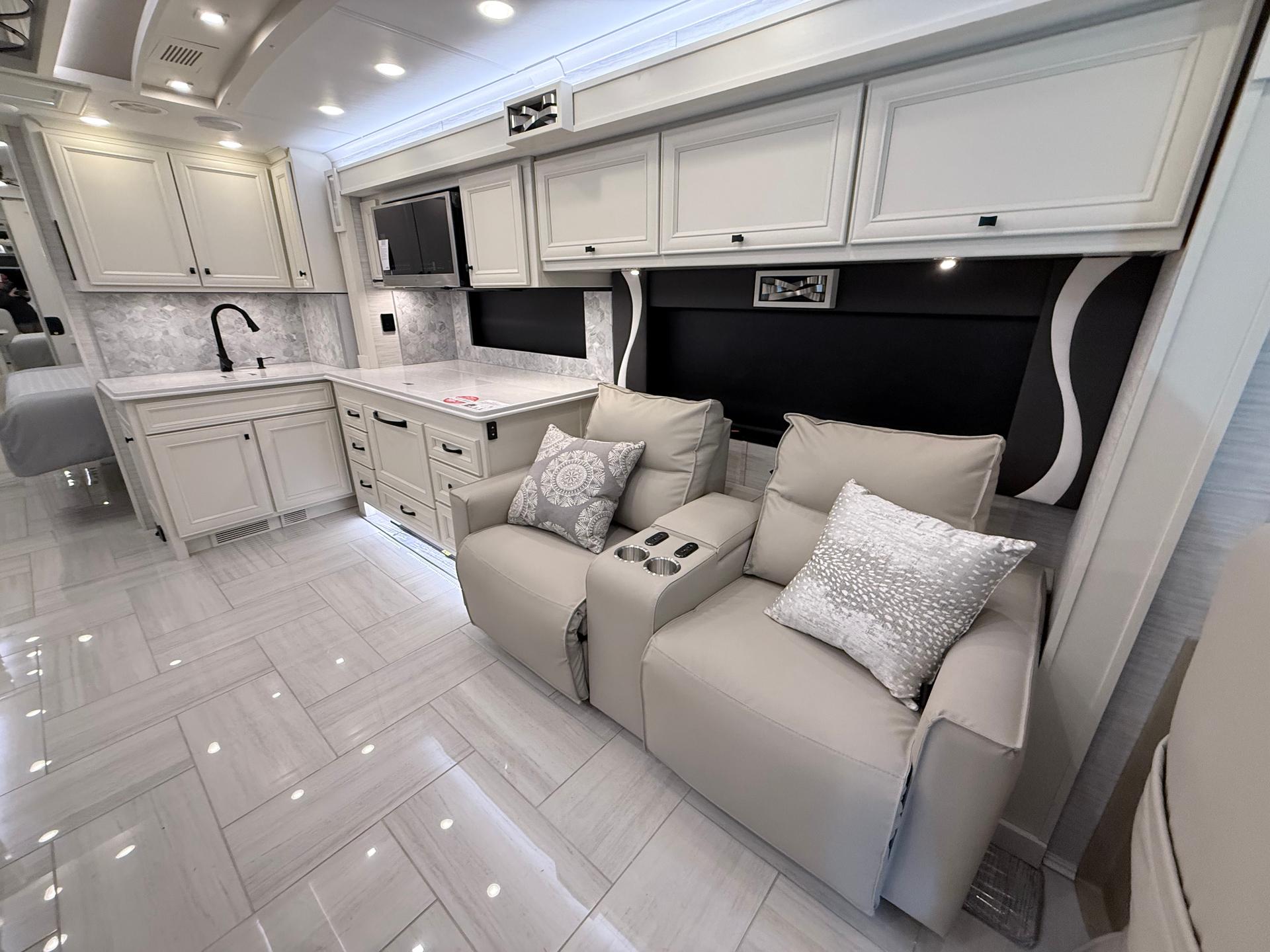 2026 Tiffin Motorhomes 2026 Tiffin Motorhomes Phaeton - thumbnail 23