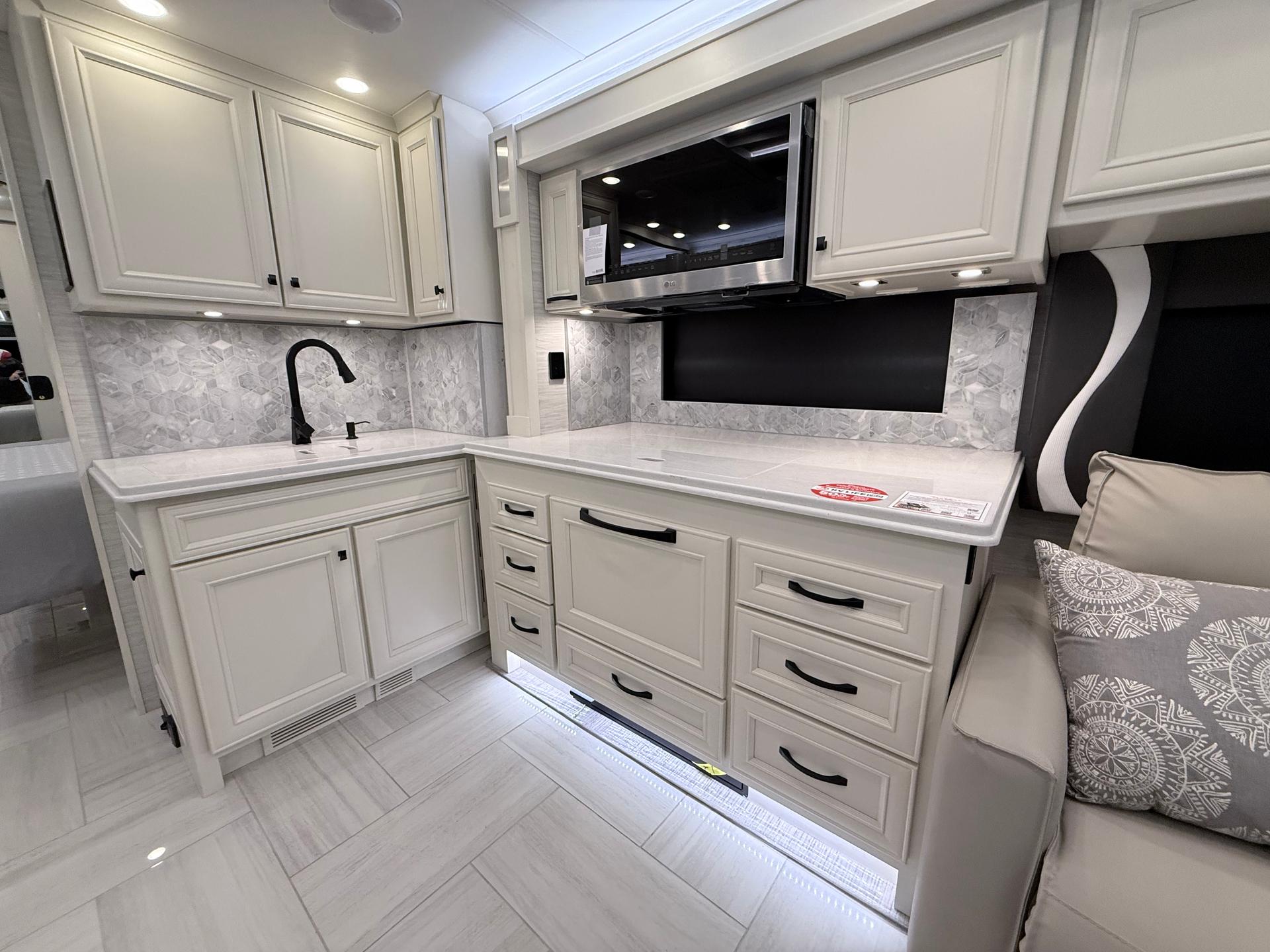 2026 Tiffin Motorhomes 2026 Tiffin Motorhomes Phaeton - thumbnail 30