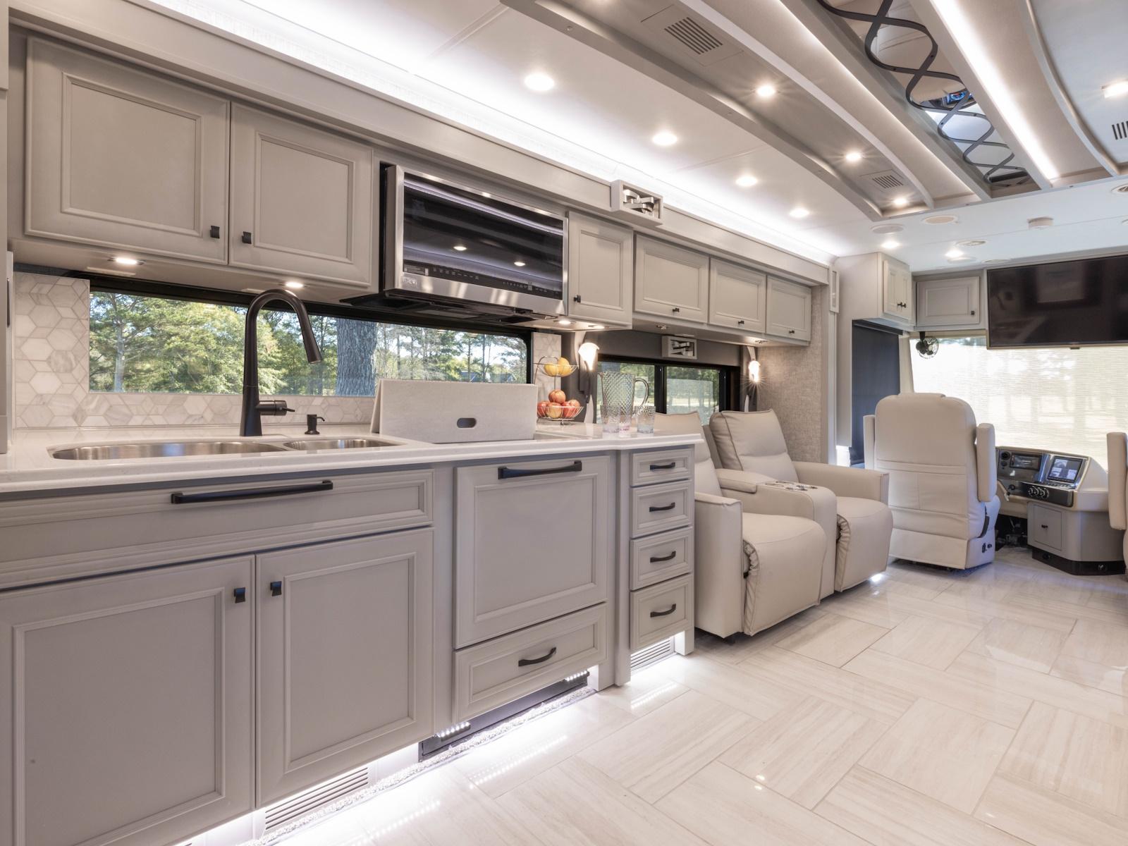 2026 Tiffin Motorhomes 2026 Tiffin Motorhomes Phaeton - thumbnail 16