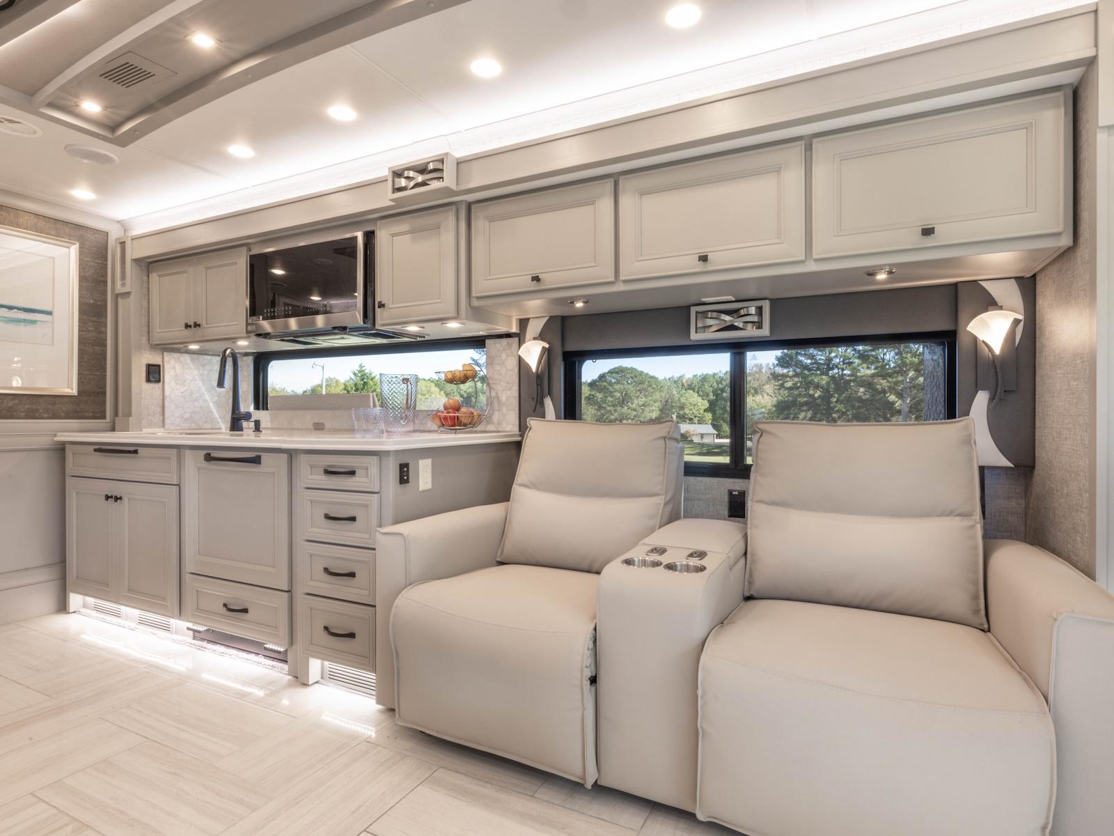 2026 Tiffin Motorhomes 2026 Tiffin Motorhomes Phaeton - thumbnail 18