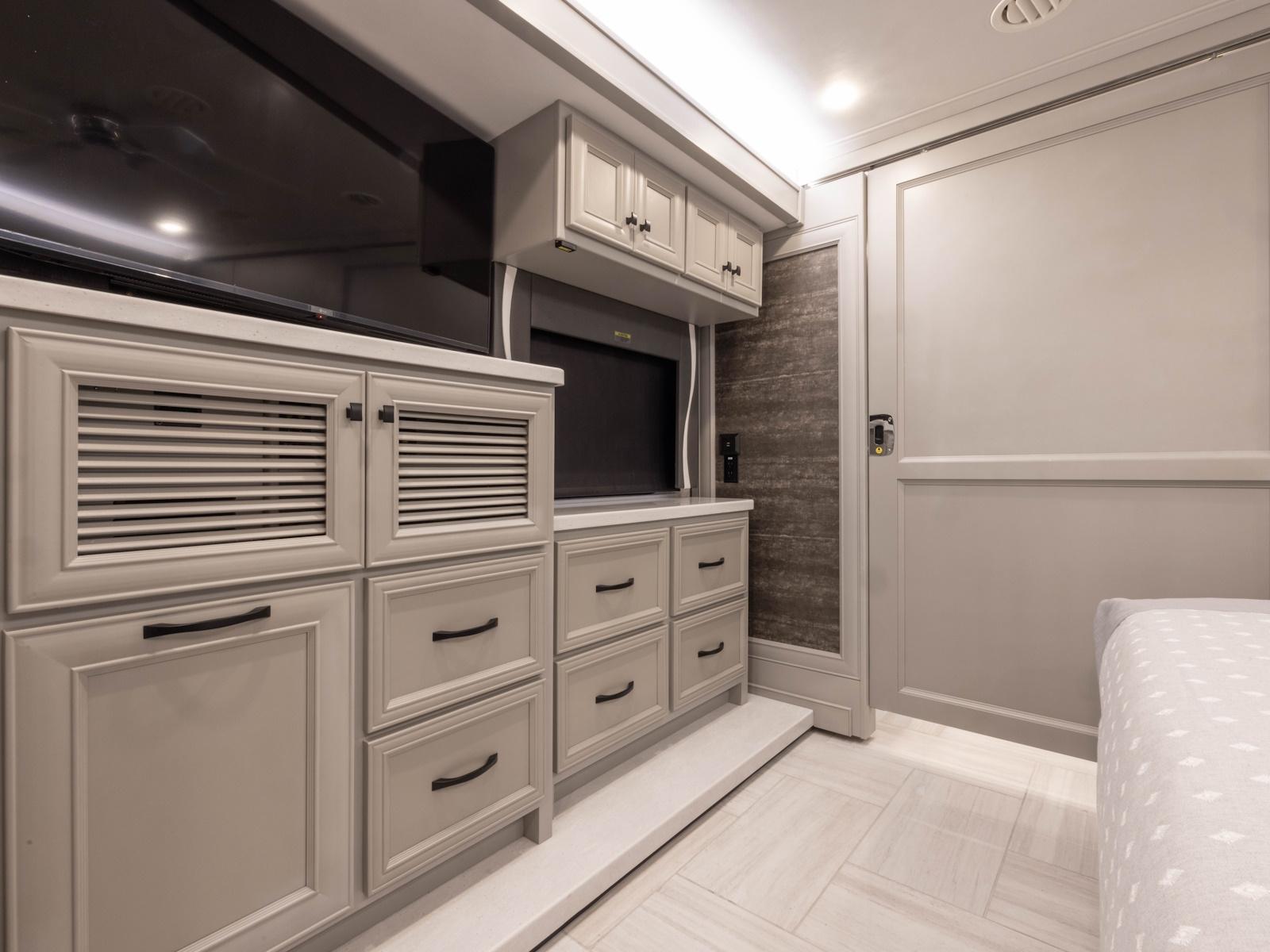 2026 Tiffin Motorhomes 2026 Tiffin Motorhomes Phaeton - thumbnail 21