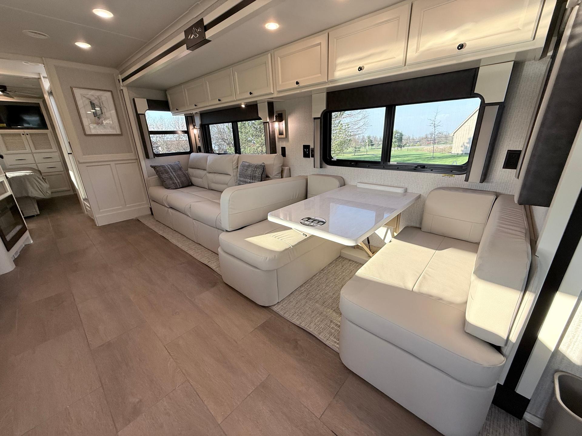 2025 Tiffin Motorhomes 2025 Tiffin Motorhomes Allegro Open Road - thumbnail 17